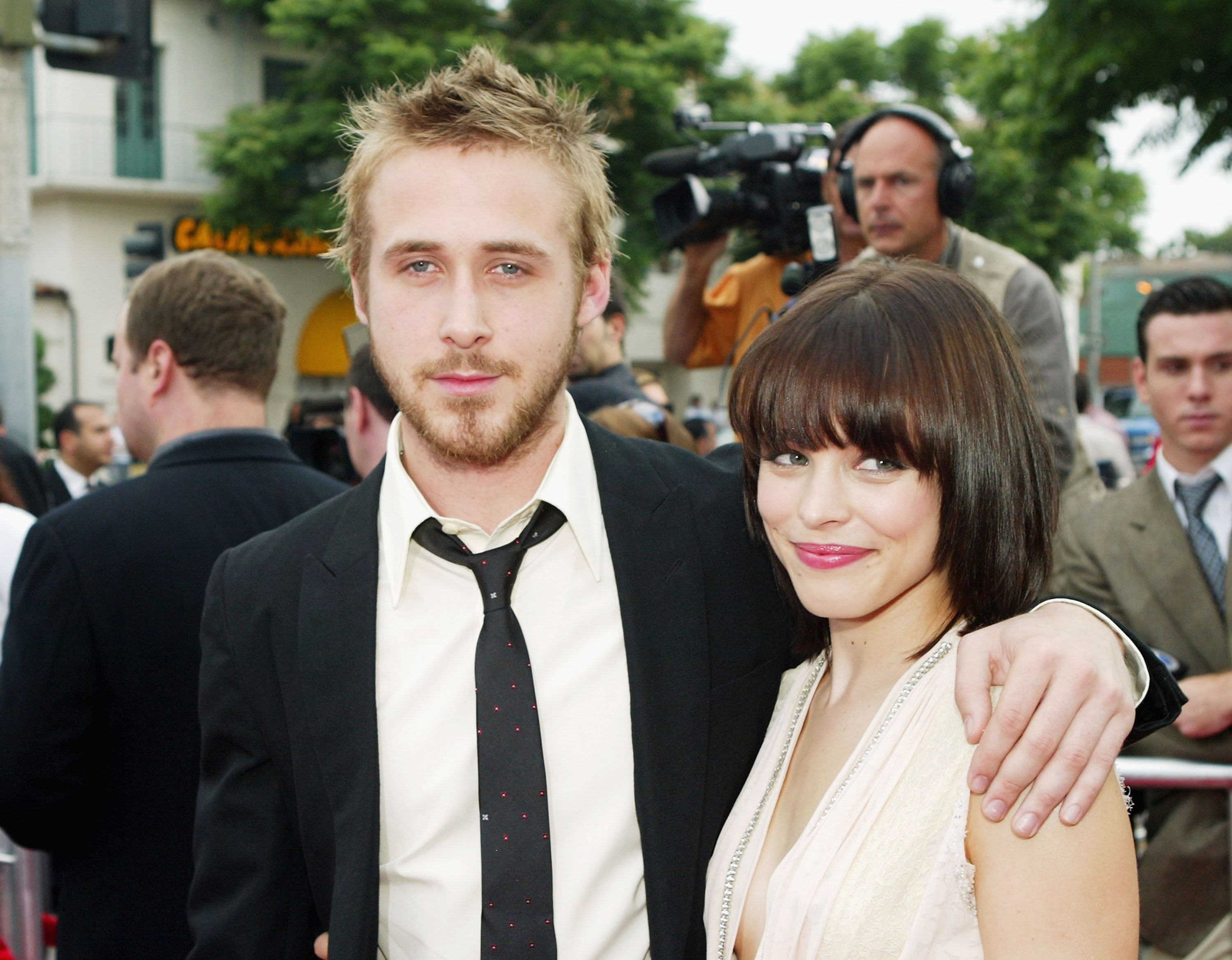 Ryan Gosling  y Rachel McAdams en el Village Theater, en Los Ángeles, California. | Foto: Getty Images