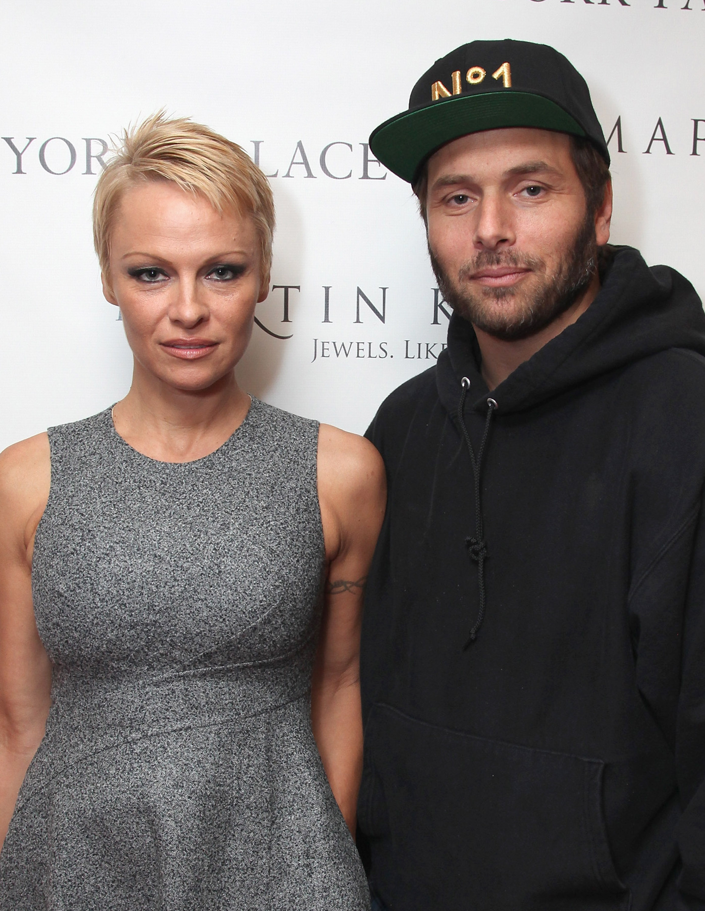 Pamela Anderson y Rick Salomon en Nueva York el 13 de noviembre de 2013 | Fuente: Getty Images