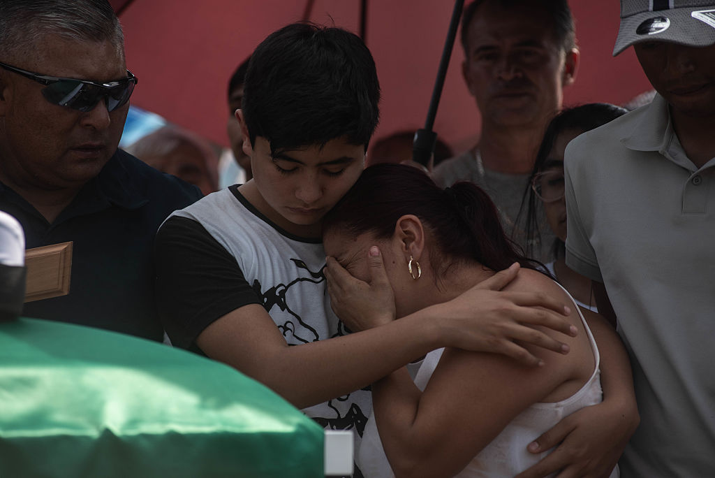 El llanto de la madre de América Yamilet en su funeral. | Foto: Getty Images