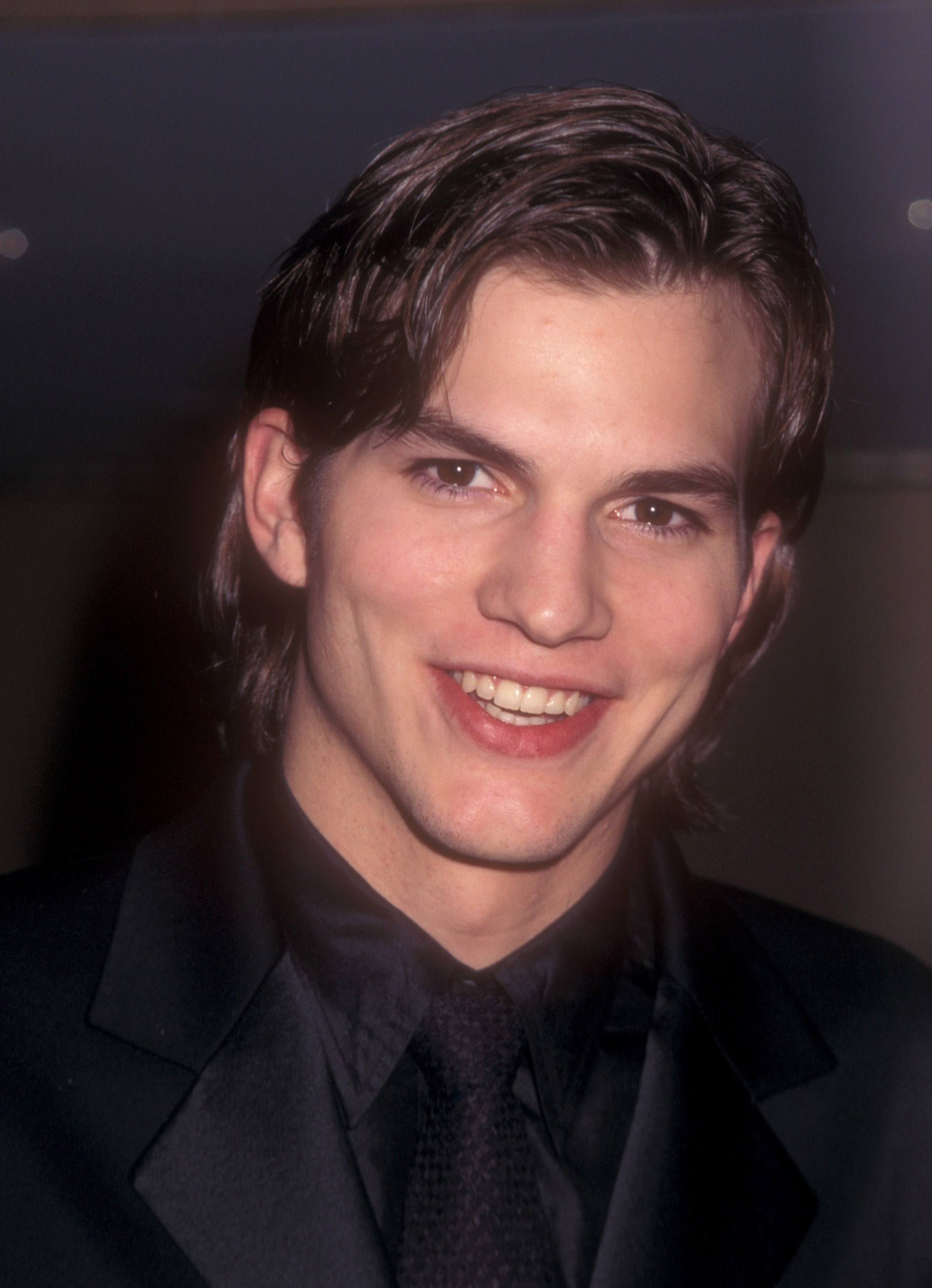 Ashton Kutcher durante la 19ª Gala Anual de St. Judes en Beverly Hills, California, el 4 de marzo de 1999 | Fuente: Getty Images