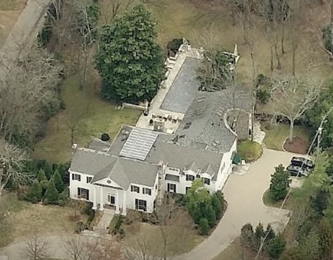Vista aérea de la casa familiar de Reese Witherspoon y Jim Toth en Nashville. | Foto: YouTube/@FamousEntertainment