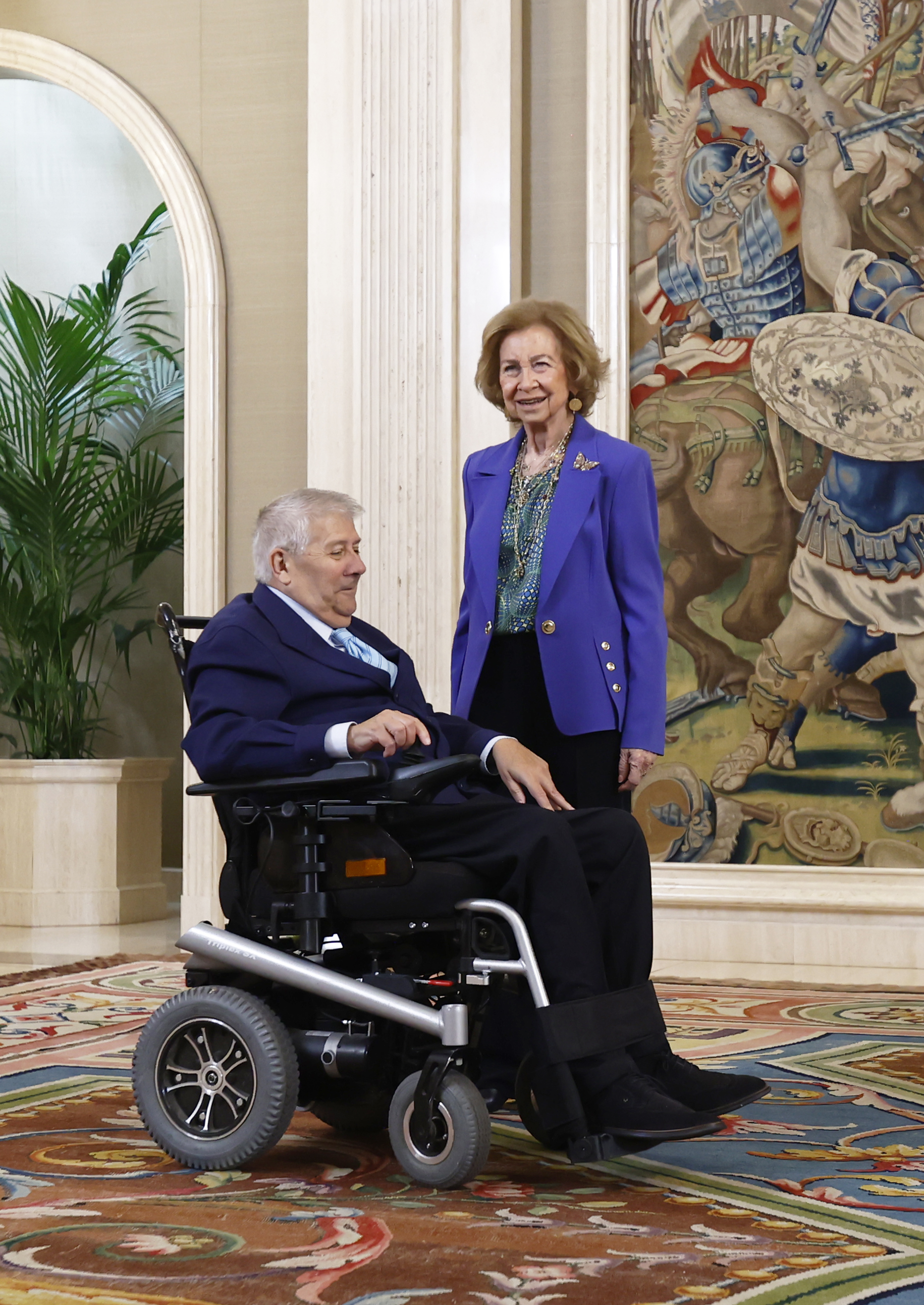 La reina Sofía durante la audiencia con representantes de la Fundación del Lesionado Medular, en el Palacio de la Zarzuela, el 20 de abril de 2026, en Madrid, España. | Fuente: Getty Images