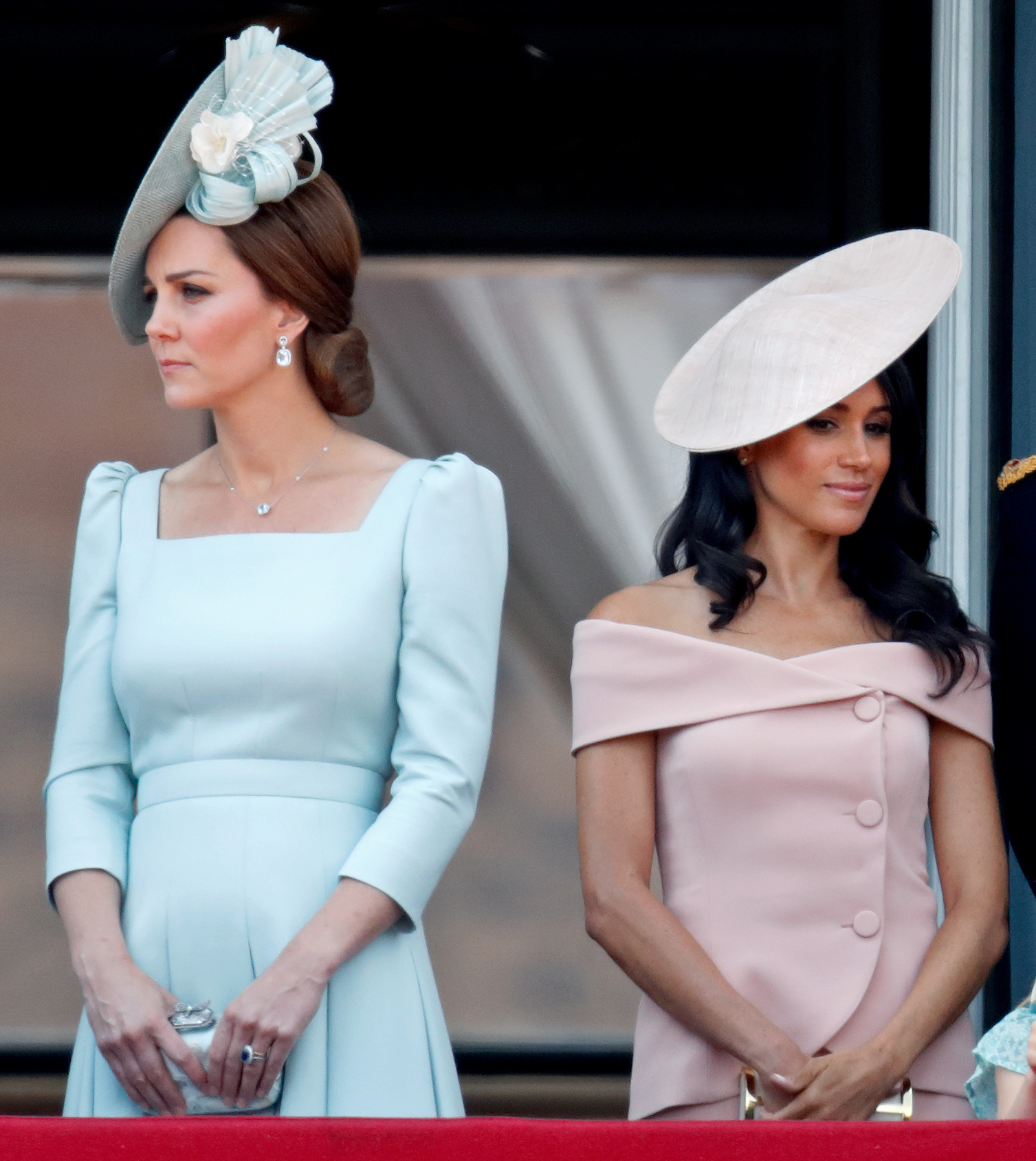 Meghan, duquesa de Sussex, y la princesa de Gales, Kate, en el palacio de Buckingham en 2018 | Fuente: Getty Images