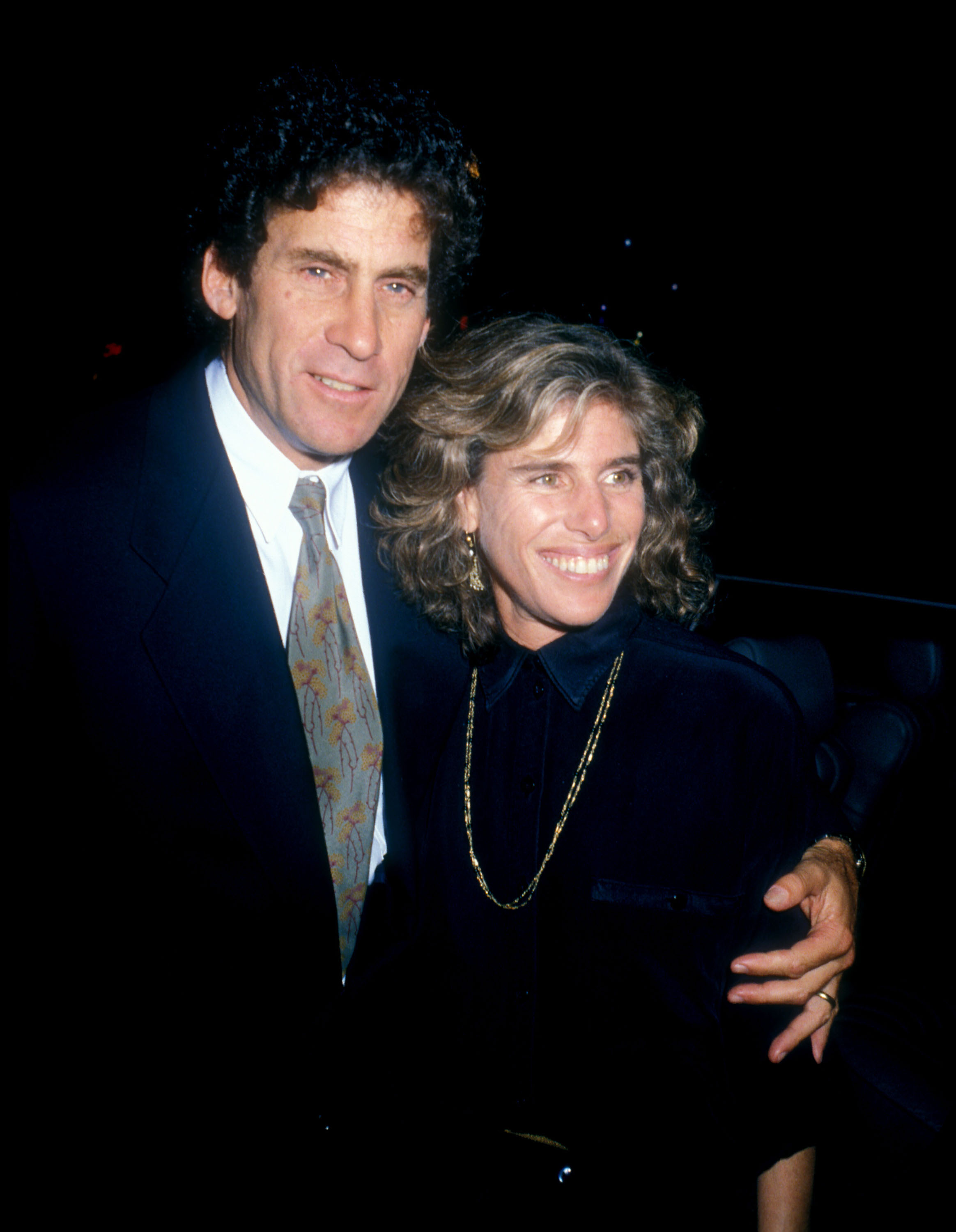 Paul Michael Glaser y Elizabeth Glaser en el estreno de "Immediate Family" el 25 de octubre de 1989 | Foto: Getty Images