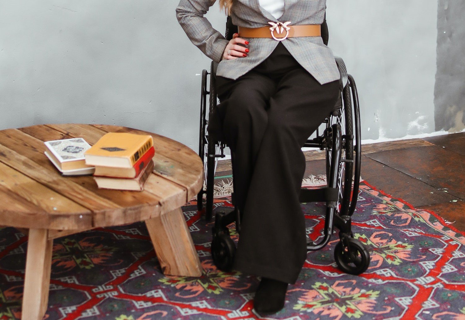 Mujer en silla de ruedas. | Foto: Pexels