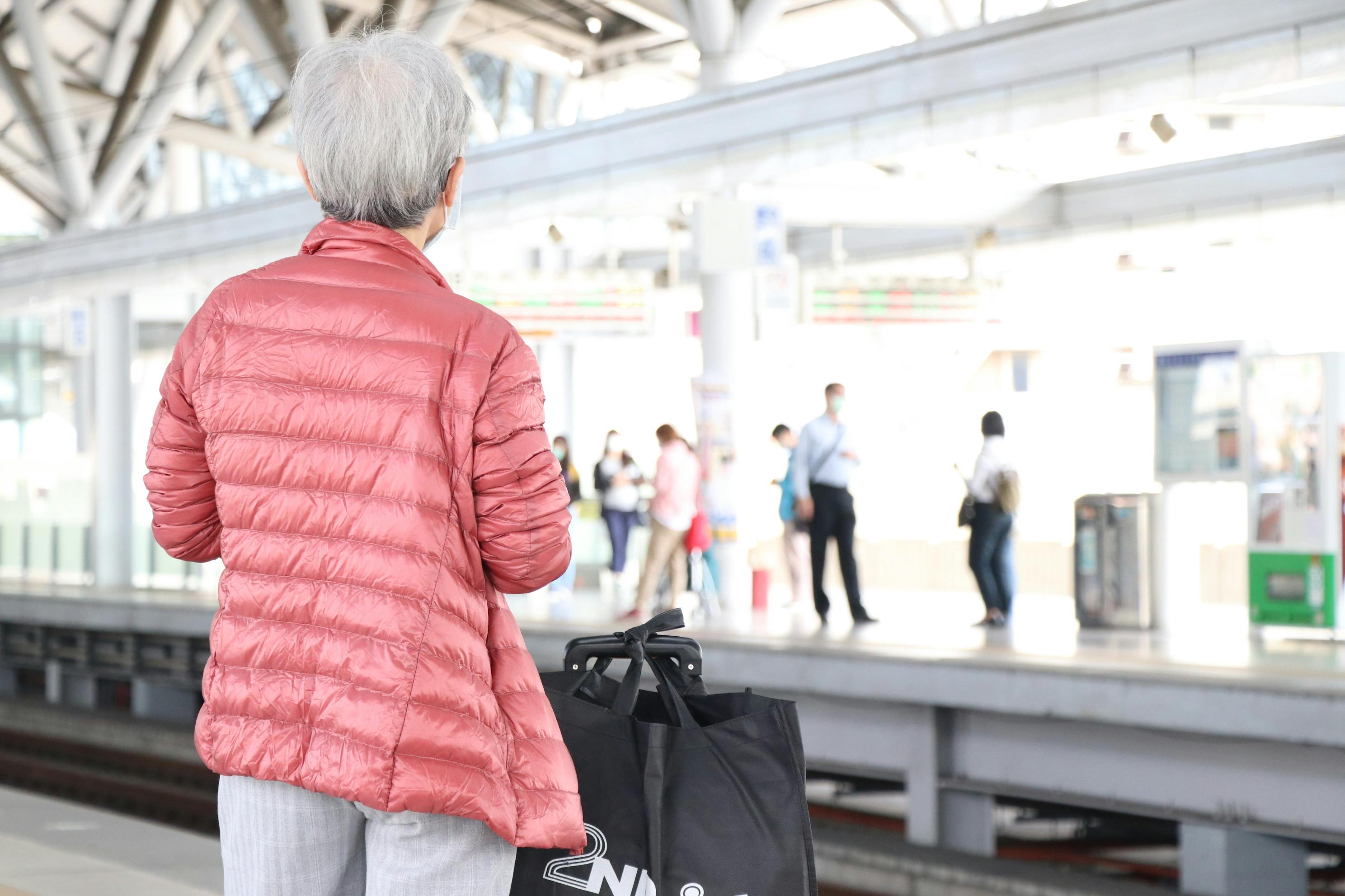 Mujer preparada para su viaje | Foto: Pexels