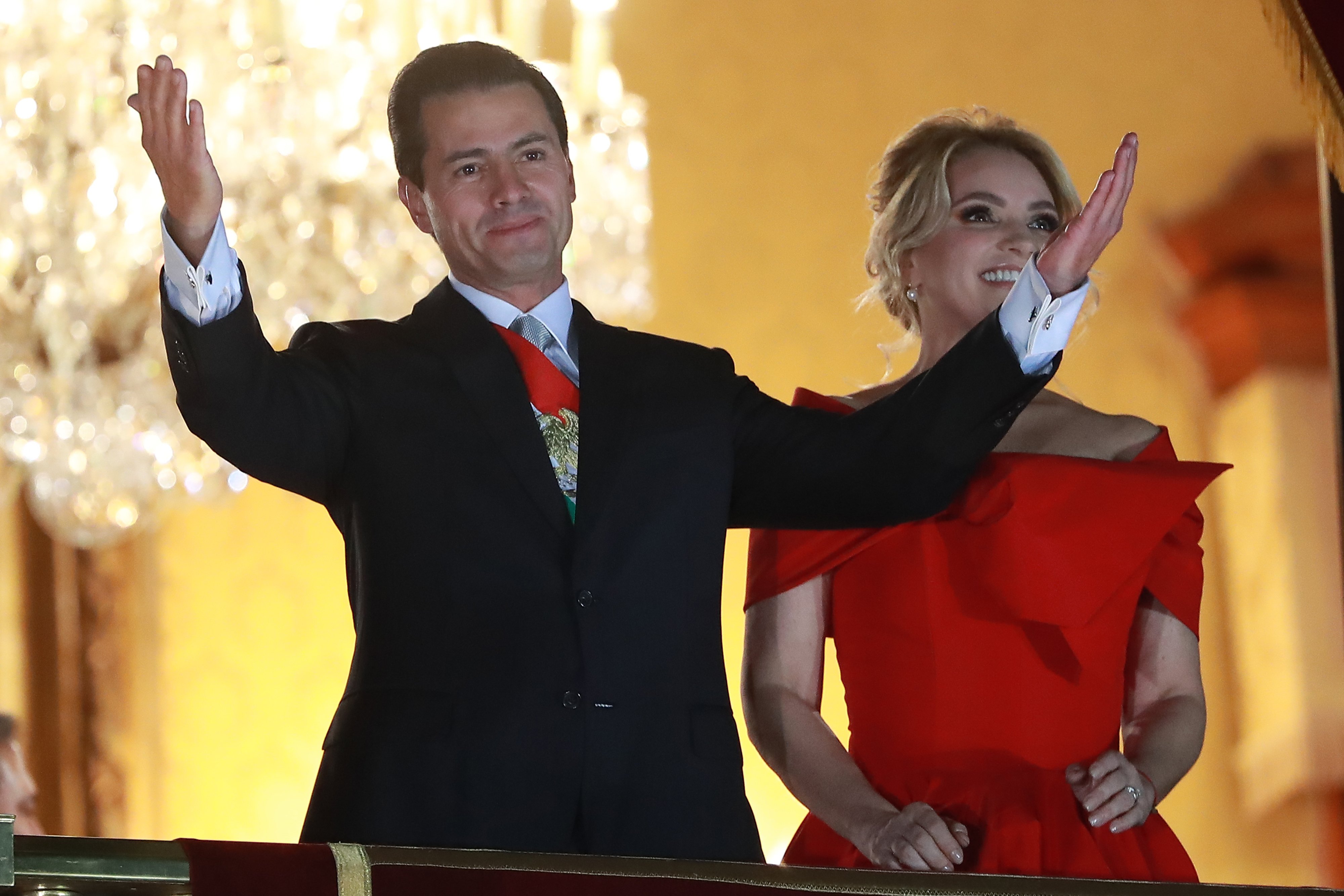 Enrique Peña Nieto y su entonces esposa Angélica Rivero en el Día de la Independencia de México de 2018 en CIudad de México || Foto: Getty Images