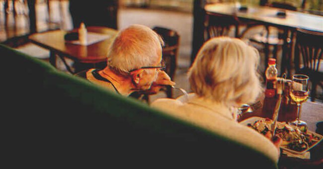 Una pareja de personas mayores | Foto: Shutterstock