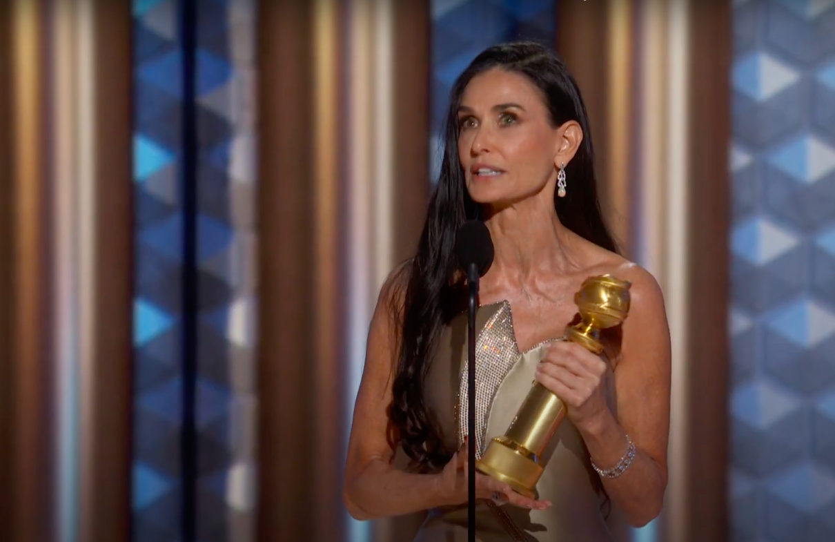 Demi Moore durante su discurso de aceptación. | Fuente: YouTube/Golden Globes