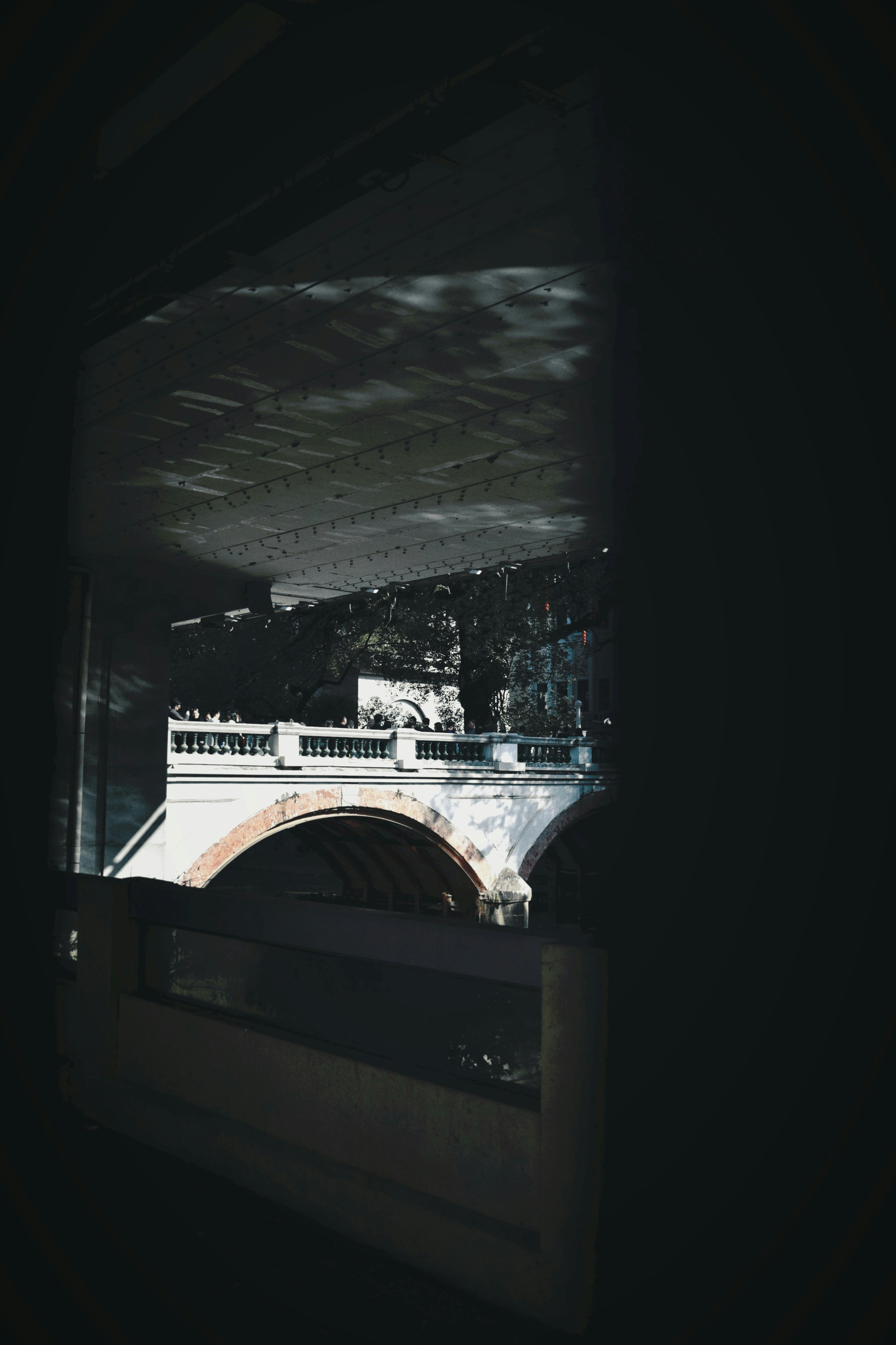 Un video reproduciéndose en un proyector | Fuente: Unsplash