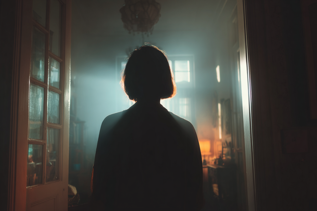 Una silhouette di donna | Fonte: Midjourney