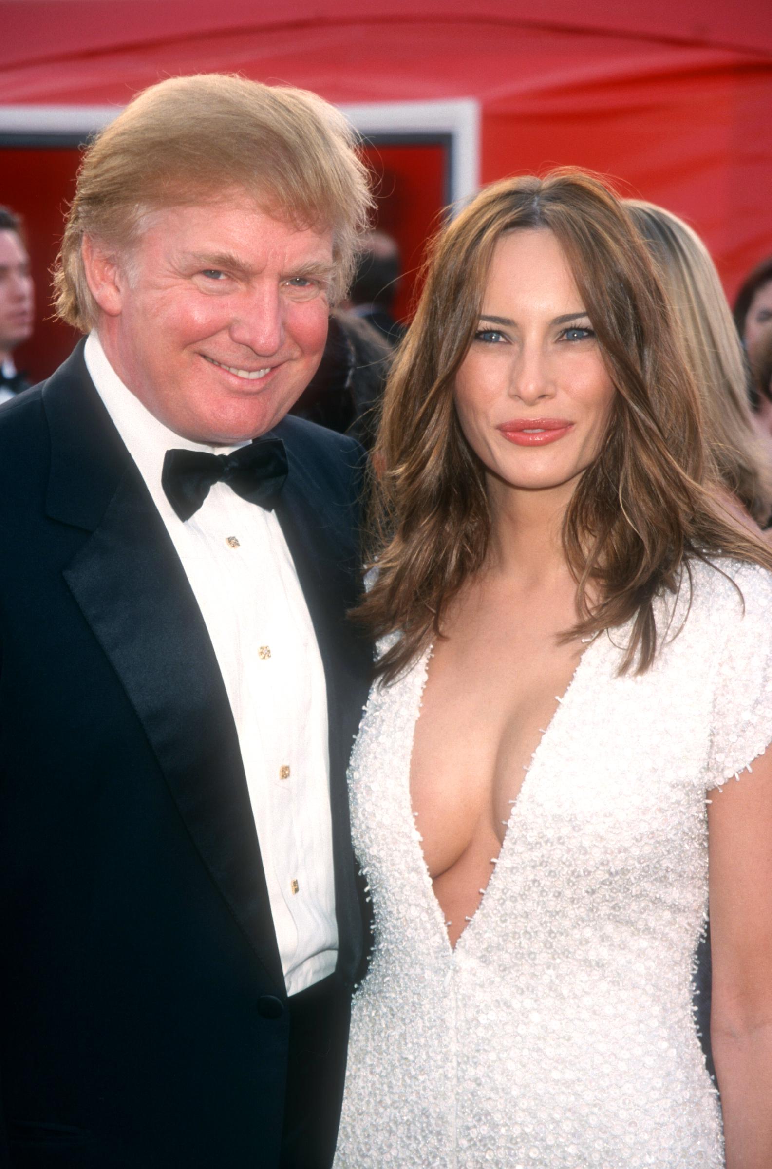 Donald y Melania Trump durante la 73ª edición de los Premios de la Academia el 25 de marzo de 2001, en Los Ángeles, California. | Fuente: Getty Images