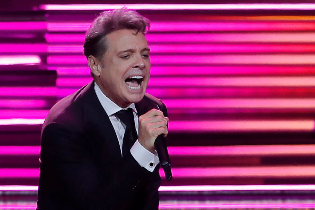 Luis Miguel actúa durante la octava de diez presentaciones con entradas agotadas en el Movistar Arena de Chile, el 4 de septiembre de 2023, como parte de su gira Luis Miguel Tour 2023-24. | Fuente: Getty Images