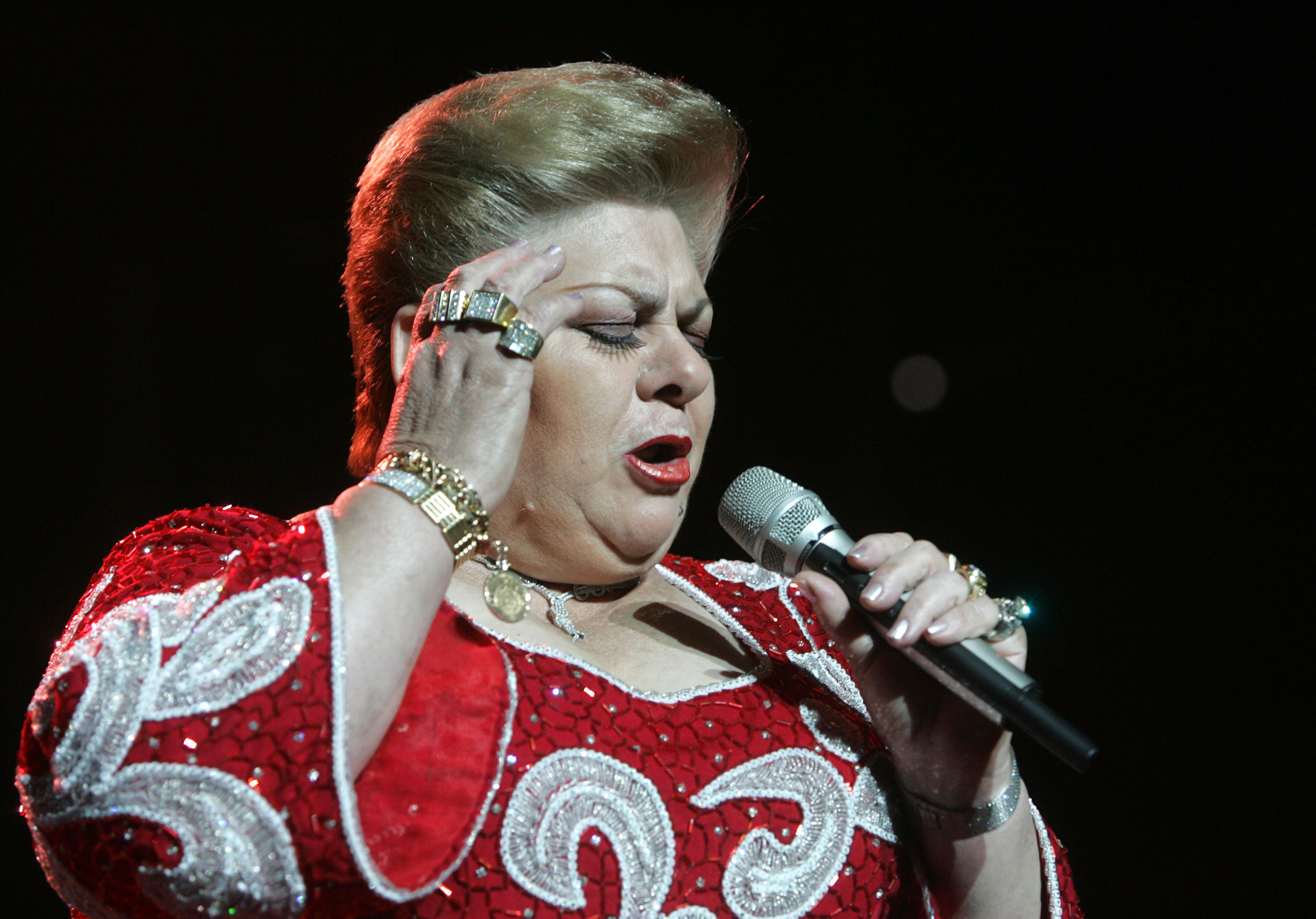 Paquita La Del Barrio actúa en el HP Pavilion de San José - 24 de noviembre de 2006 | Fuente: Getty Images