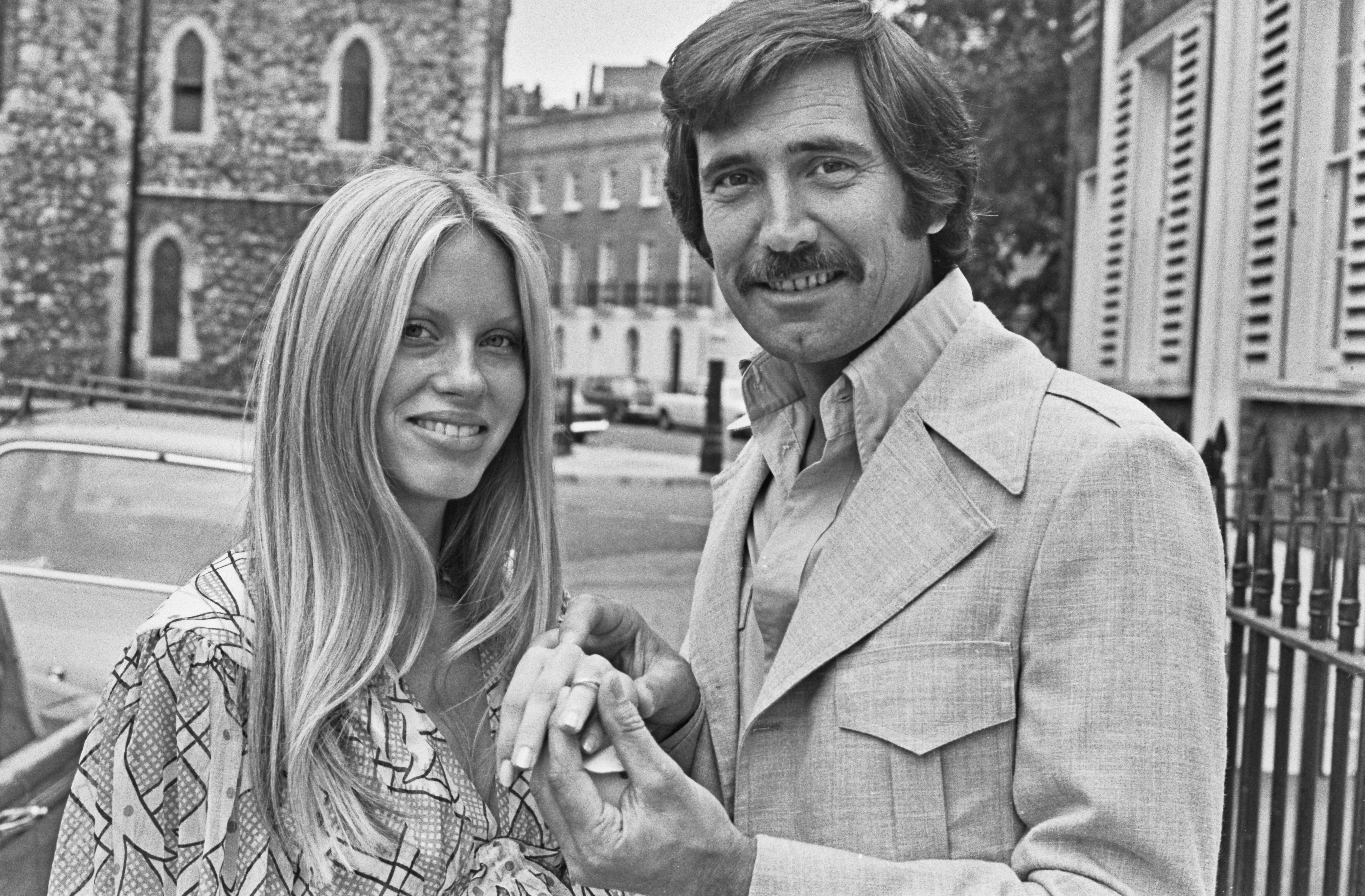 El actor se casa con Christina Townson Gannett en Londres, Reino Unido, el 23 de agosto de 1973 | Fuente: Getty Images