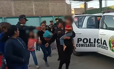 Mujer mexicana es rescatada en Perú tras 10 años de ser secuestrada. | Fuente: YouTube/Azteca Noticias.