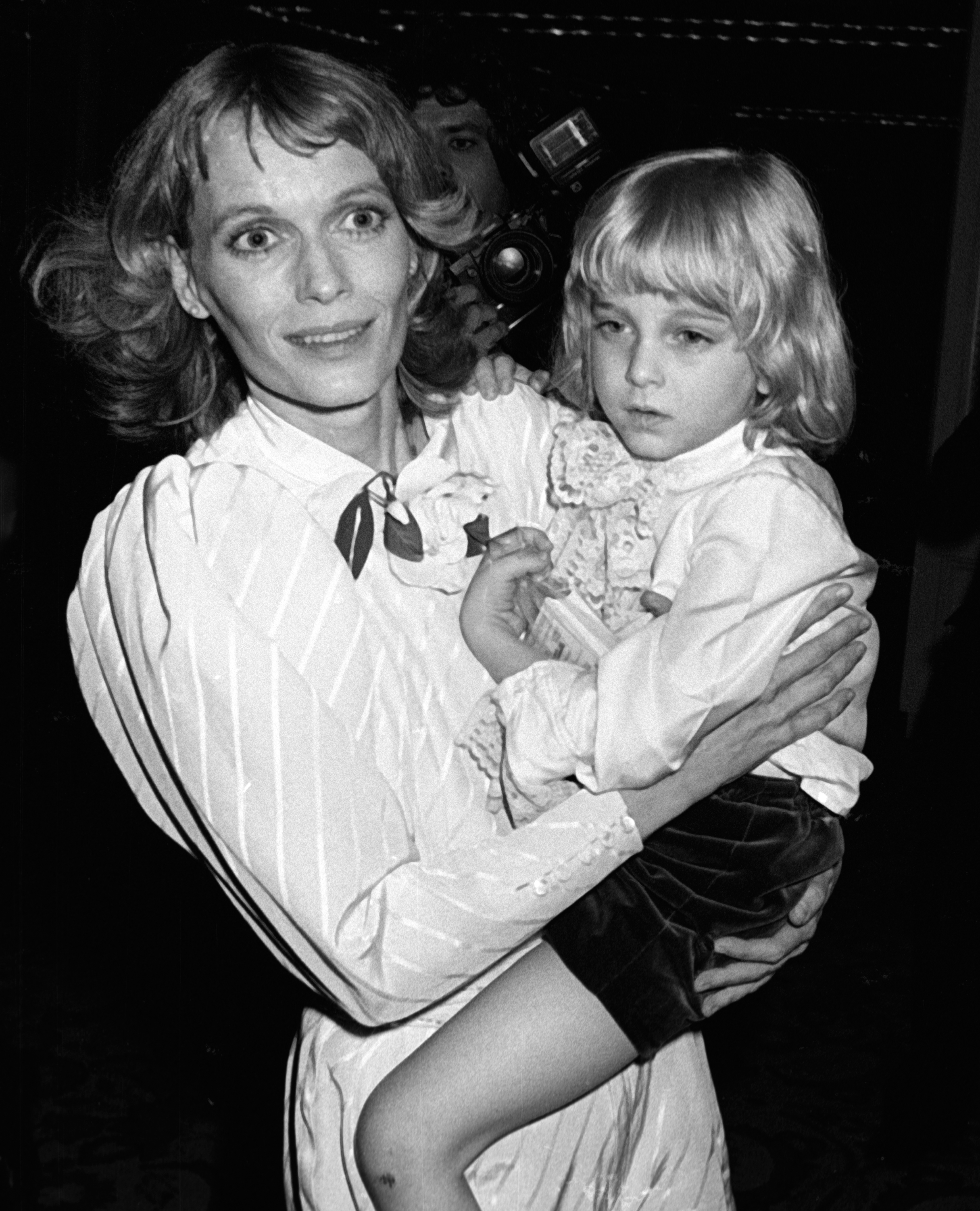 Mia Farrow y Fletcher Previn asisten a la 34ª Cena Baile Anual de los Premios Tony en Nueva York, el 8 de junio de 1980. | Fuente: Getty Images