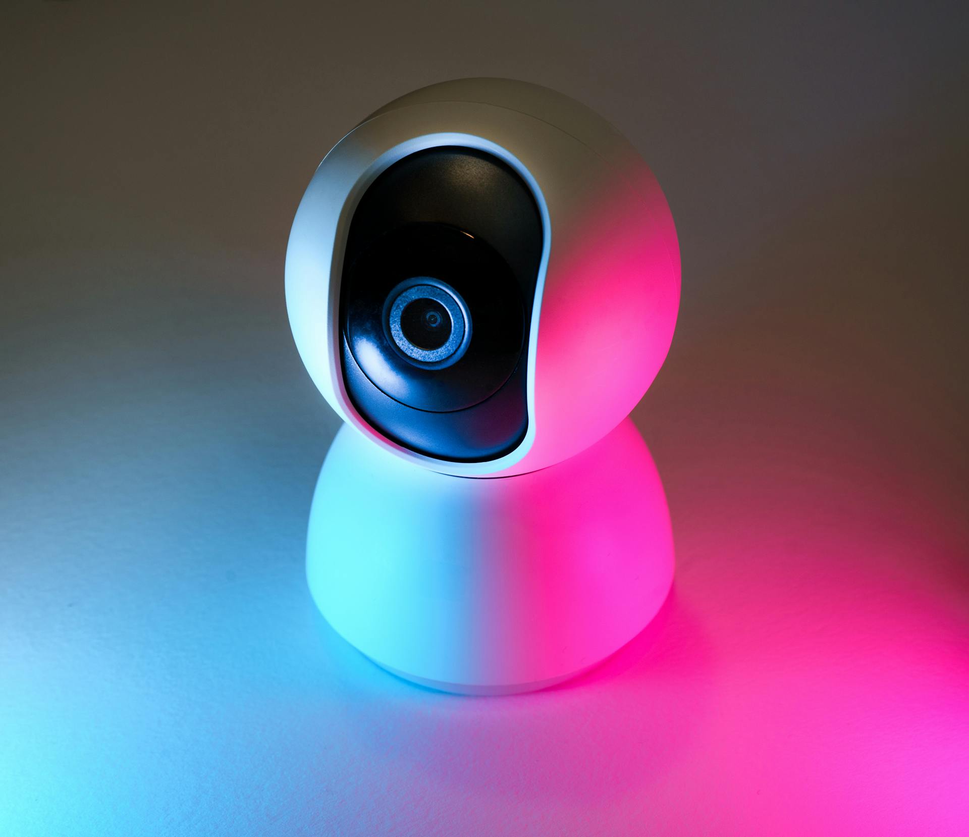 Una cámara de seguridad doméstica | Fuente: Pexels