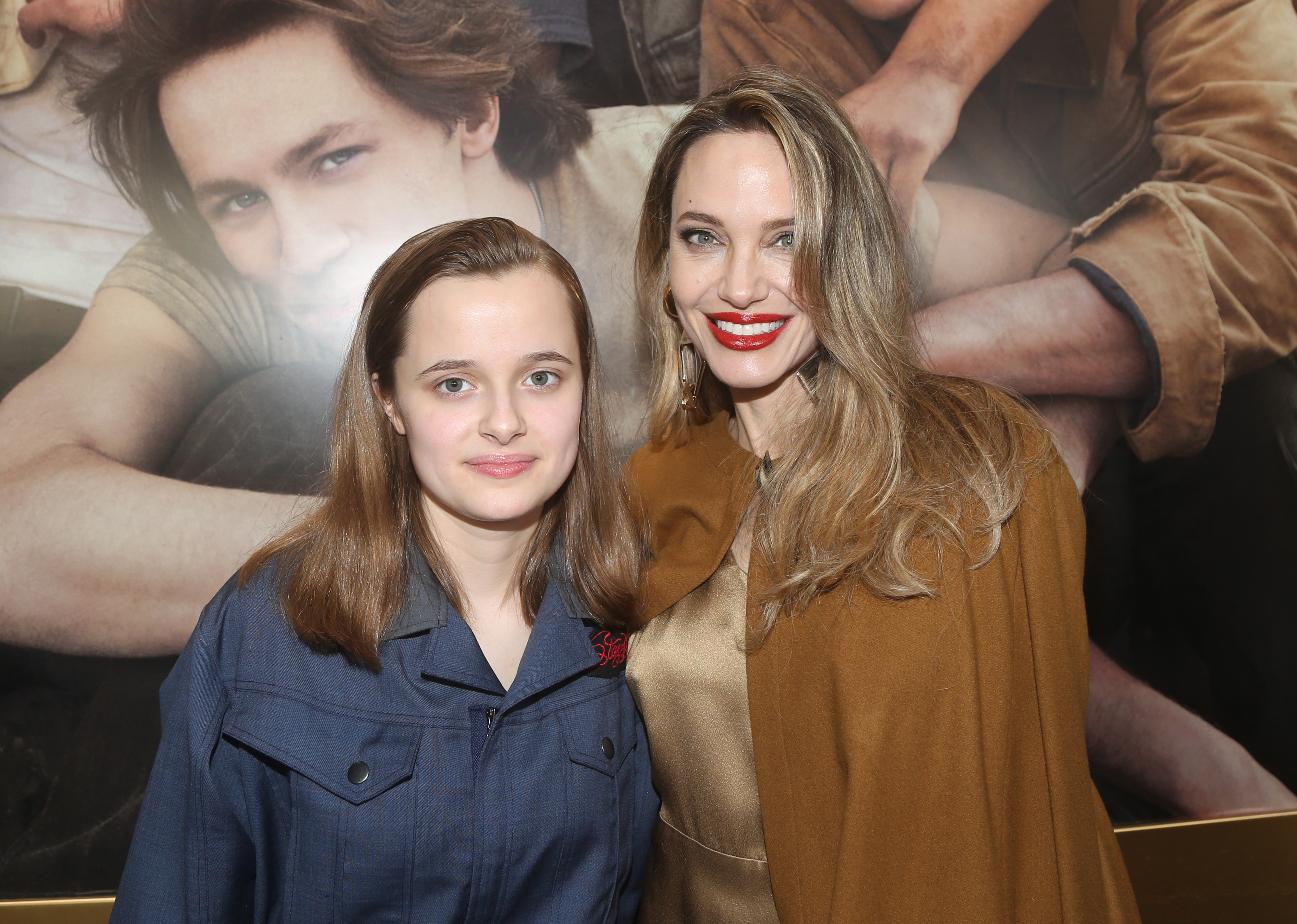 Vivienne Jolie-Pitt y Angelina Jolie en el estreno de "The Outsiders" el 11 de abril de 2024, en Nueva York | Fuente: Getty Images