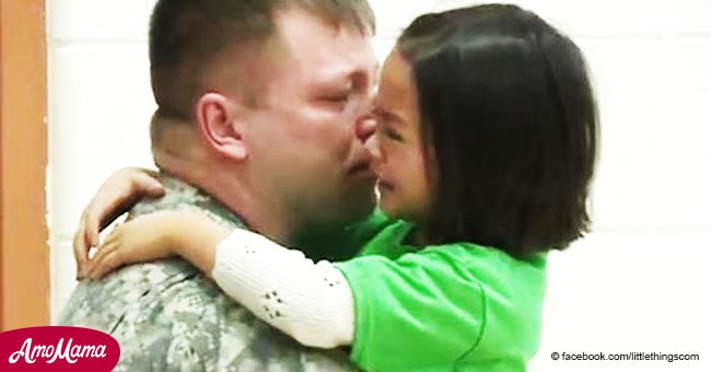 Soldado que sorprende a hija al volver del servicio nunca imaginó llevarse su propia sorpresa