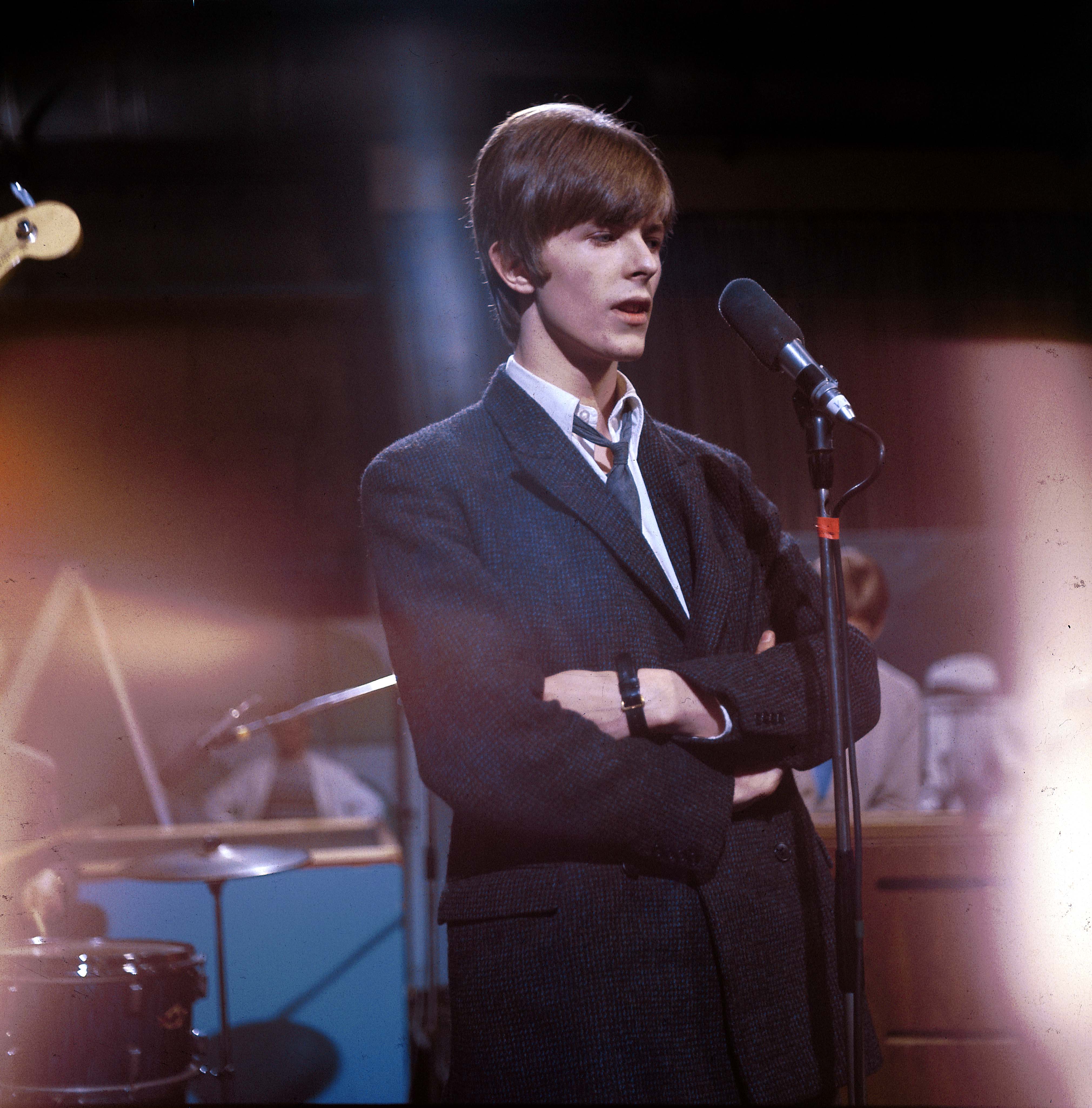 David Bowie actúa en marzo de 1966 | Fuente: Getty Images