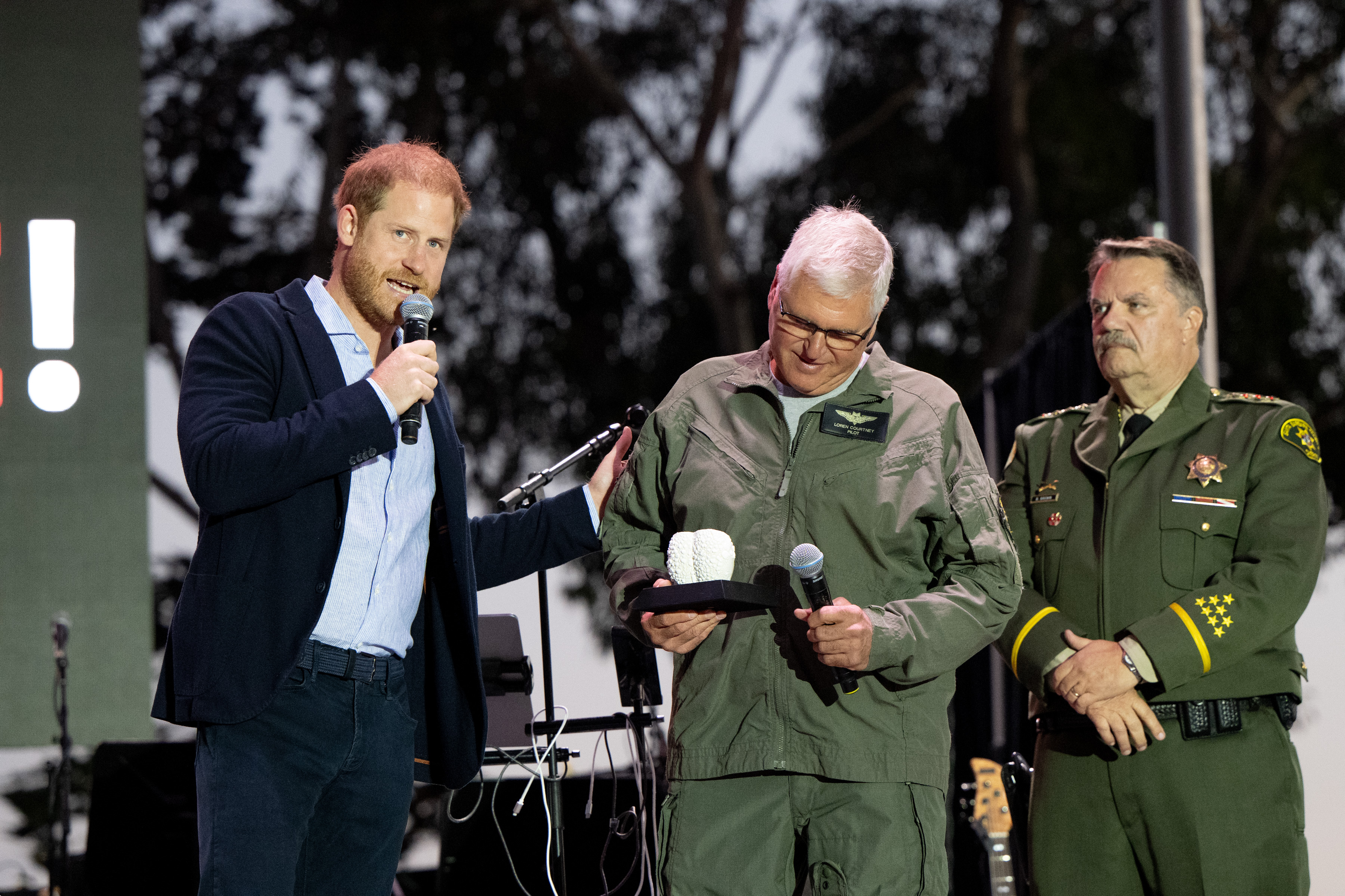 El príncipe Harry con los Primeros Intervinientes durante el Concierto de Otoño One805 Live en beneficio de los Primeros Intervinientes el 20 de septiembre de 2024, en Carpinteria, California | Fuente: Getty Images