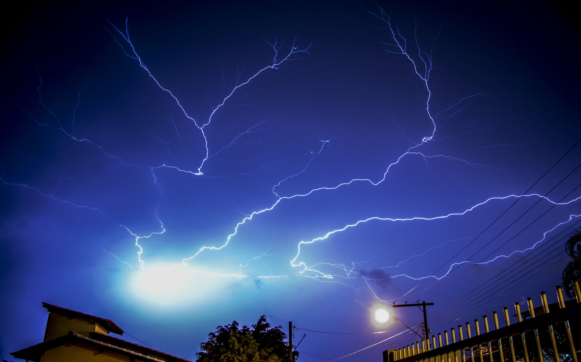 Una tormenta eléctrica les cortó la luz.| Fuente: Pexels