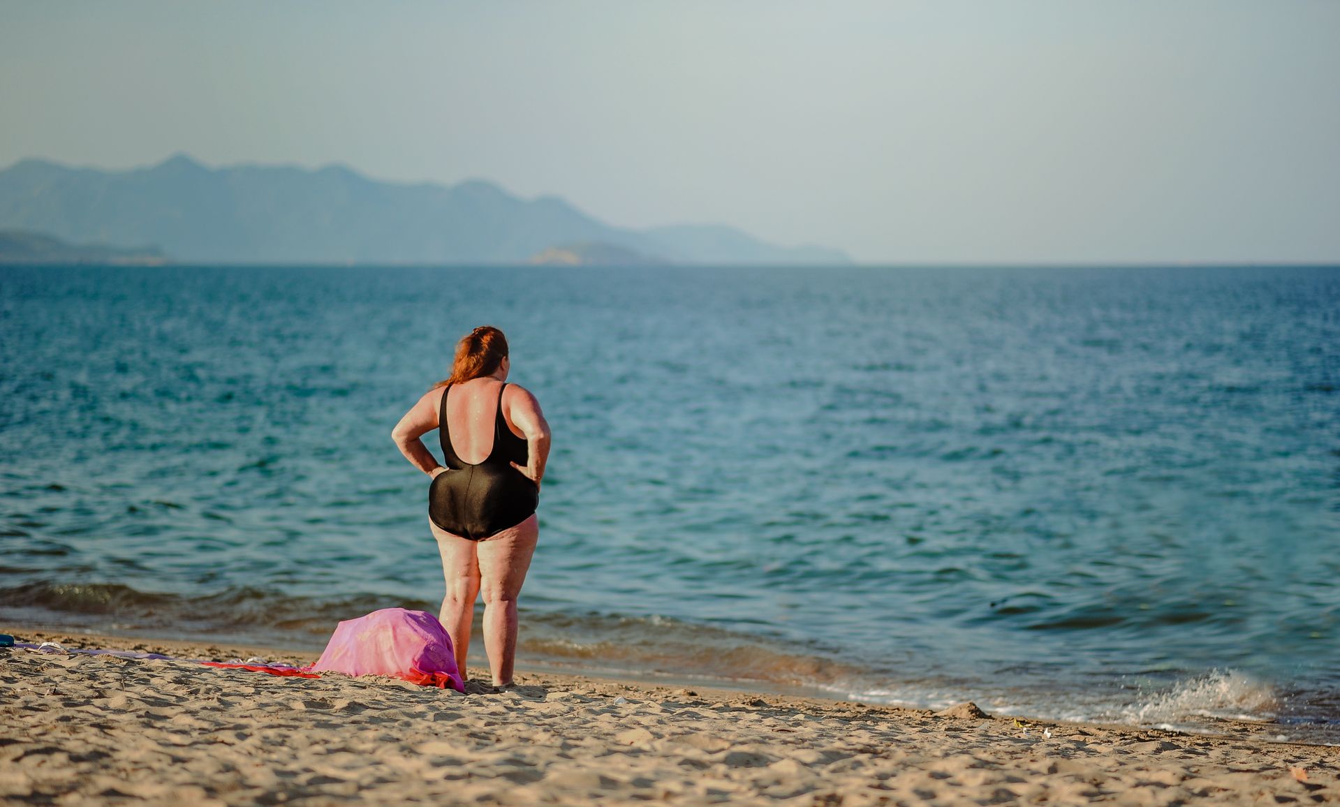 Una mujer en la playa | Fuente: Pexels