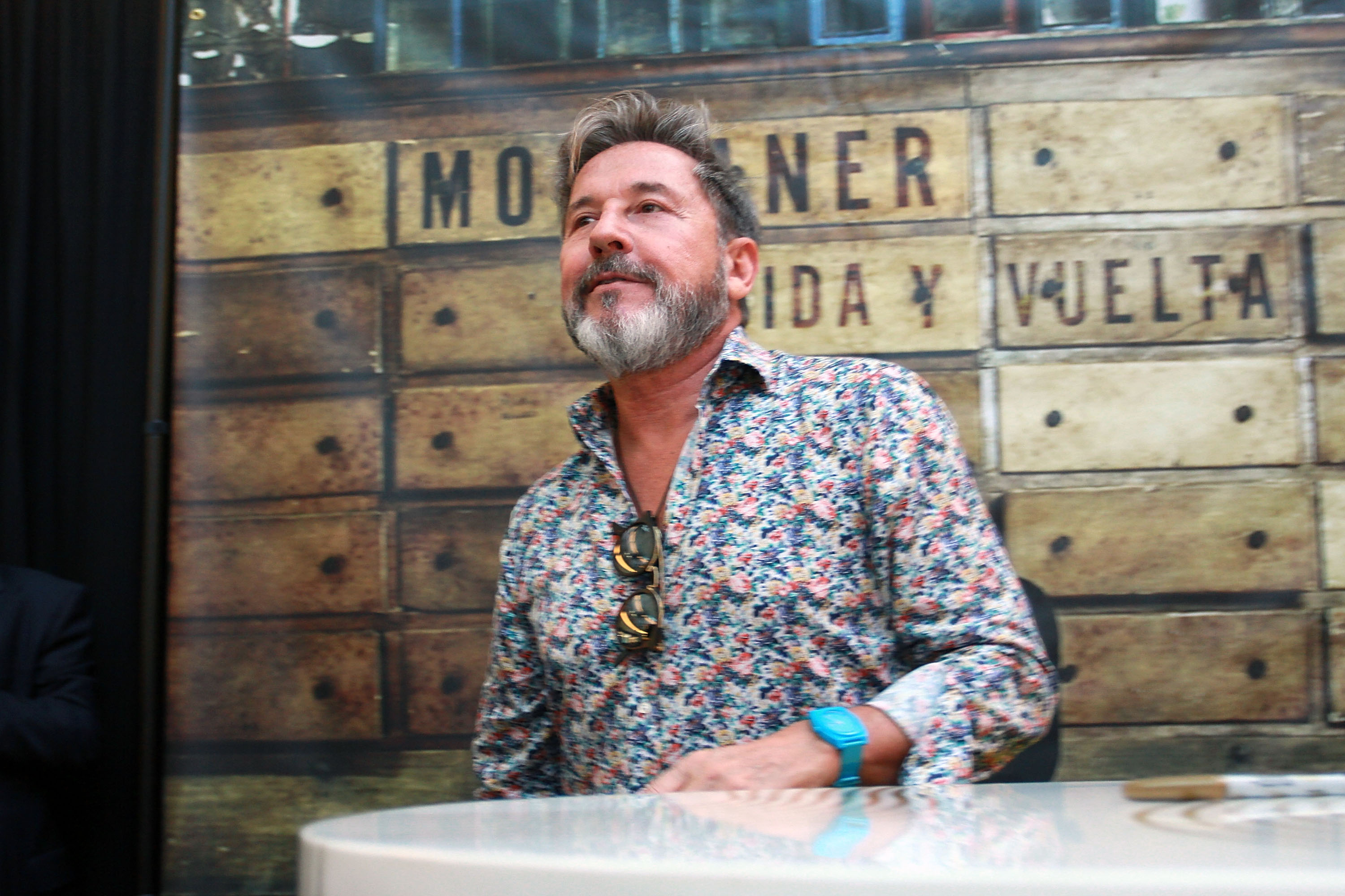 Ricardo Montaner comparte y canta ante sus fans como parte del lanzamiento de su nuevo álbum "Ida y Vuelta" en The Mall Of San Juan el 29 de octubre de 2016 en San Juan, Puerto Rico. | Fuente: Getty Images