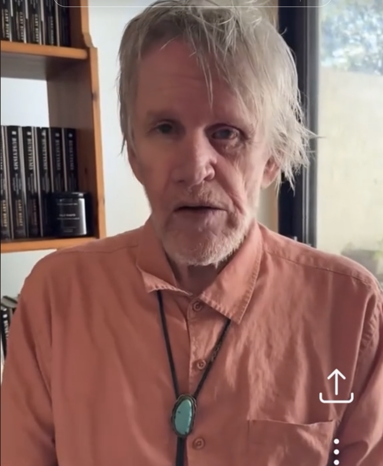 Gary Busey interactuando con fans en TikTok | Fuente: TikTok/@buseyisms