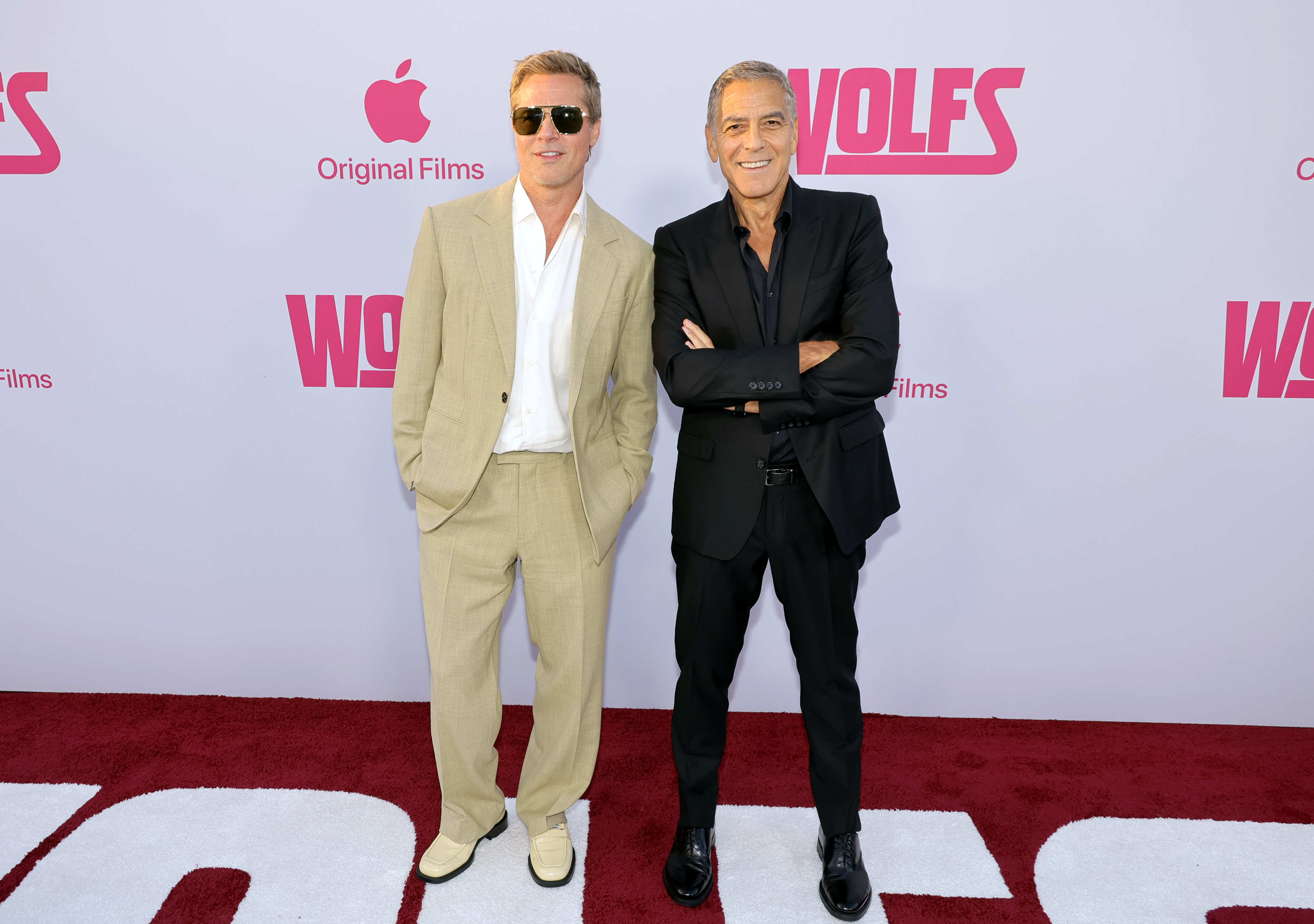 Brad Pitt y George Clooney asisten al estreno en Los Ángeles de la película original de Apple "Wolfs" en el Teatro Chino TCL el 18 de septiembre de 2024 en Hollywood, California | Fuente: Getty Images