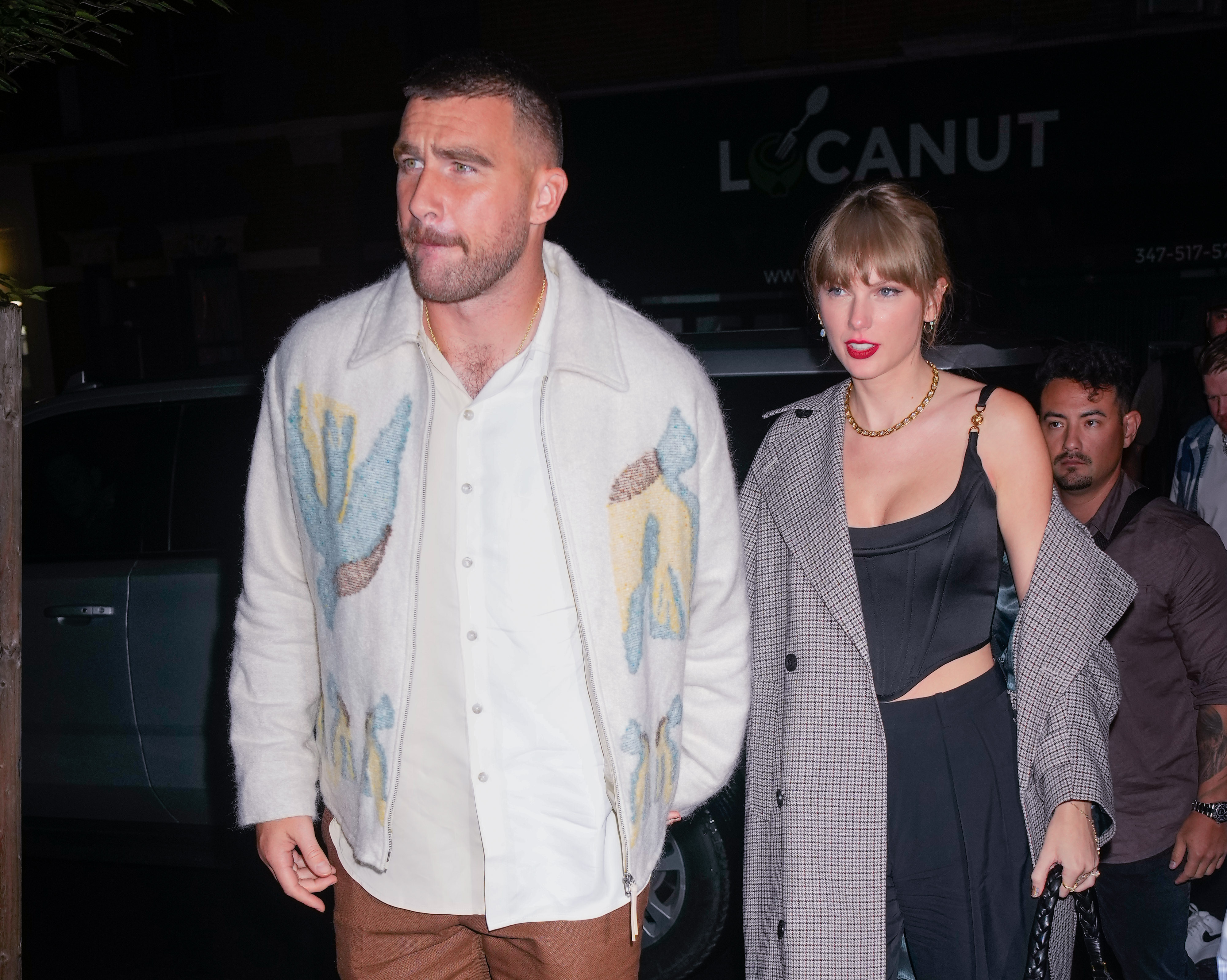 Travis Kelce y Taylor Swift llegan a la afterparty de SNL el 15 de octubre de 2023, en Nueva York. | Fuente: Getty Images