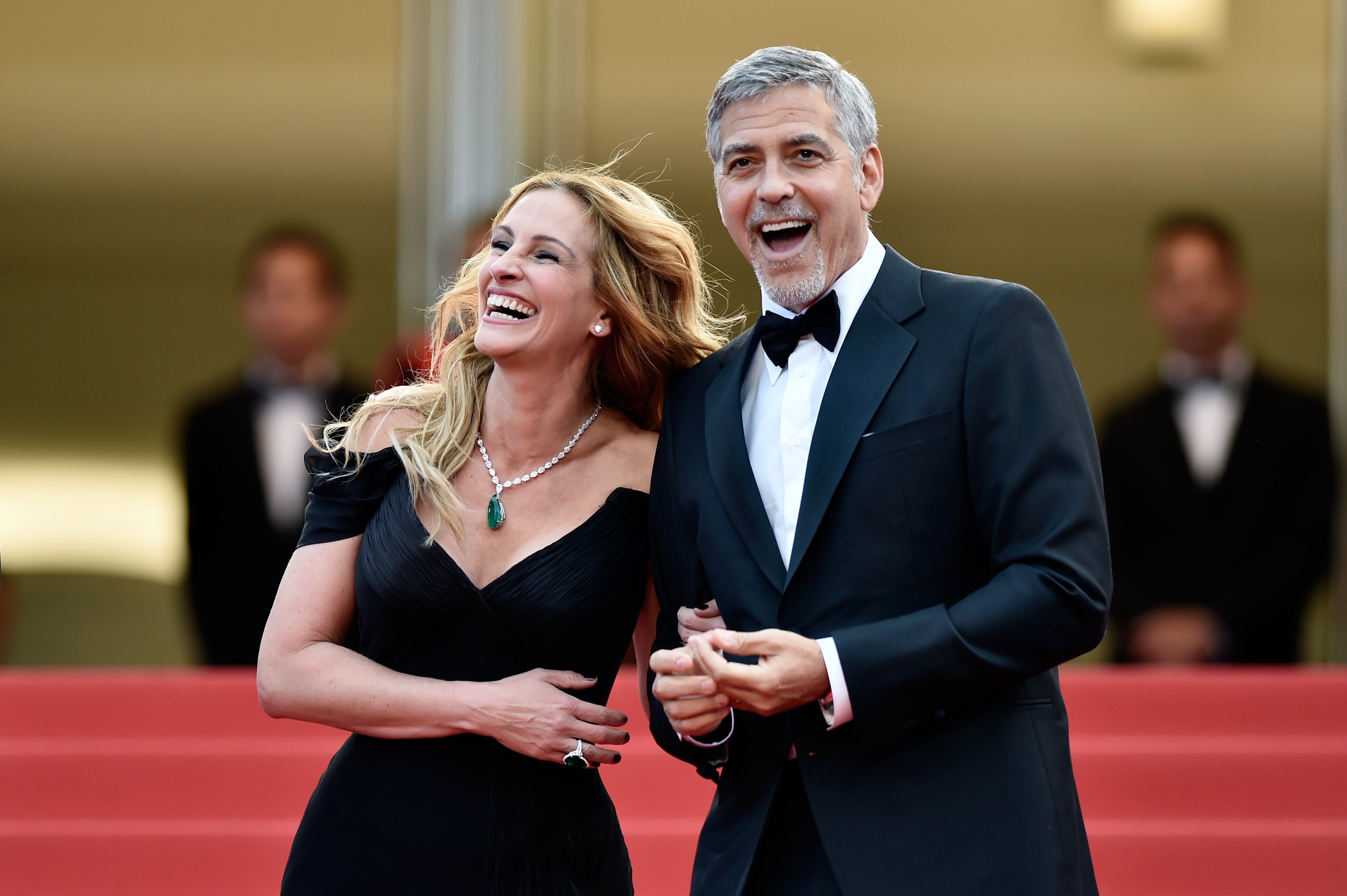 Julia Roberts y George Clooney asisten al estreno de "Money Monster" durante el 69º Festival de Cine de Cannes en el Palais des Festivals el 12 de mayo de 2016 en Cannes, Francia | Foto: Getty Images