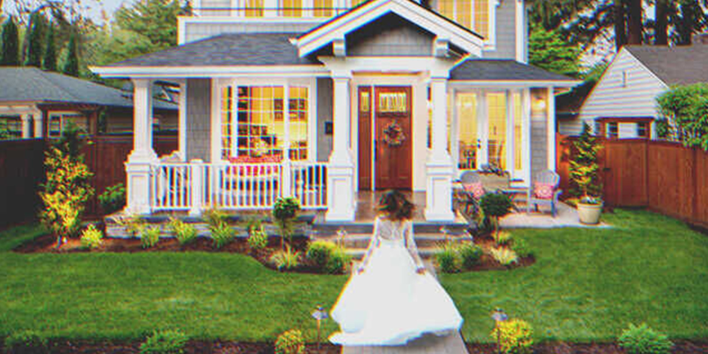Una novia frente a una casa | Foto: Shutterstock