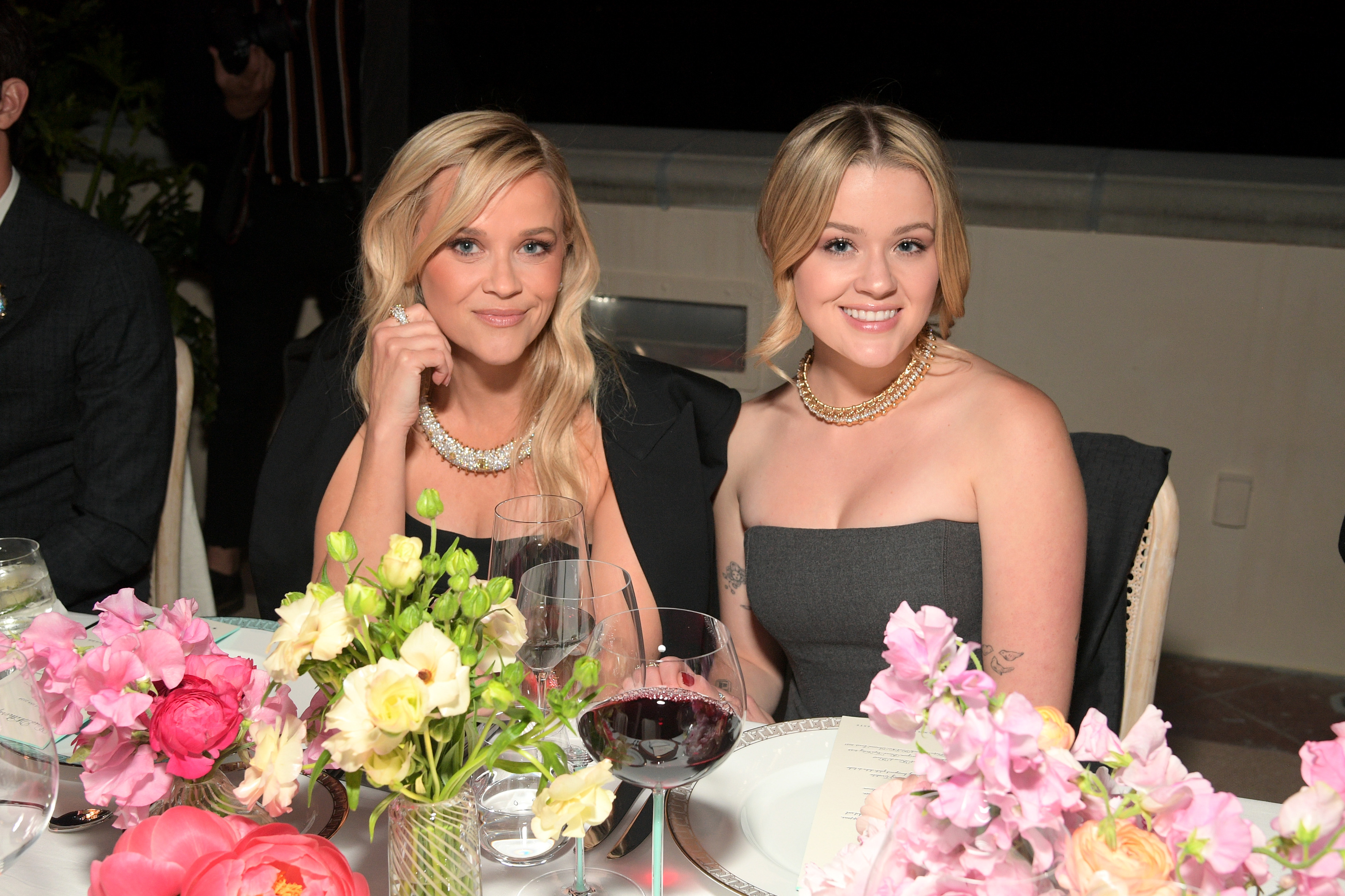Reese Witherspoon y Ava Phillippe el 25 de abril de 2024 en Beverly Hills, California | Fuente: Getty Images