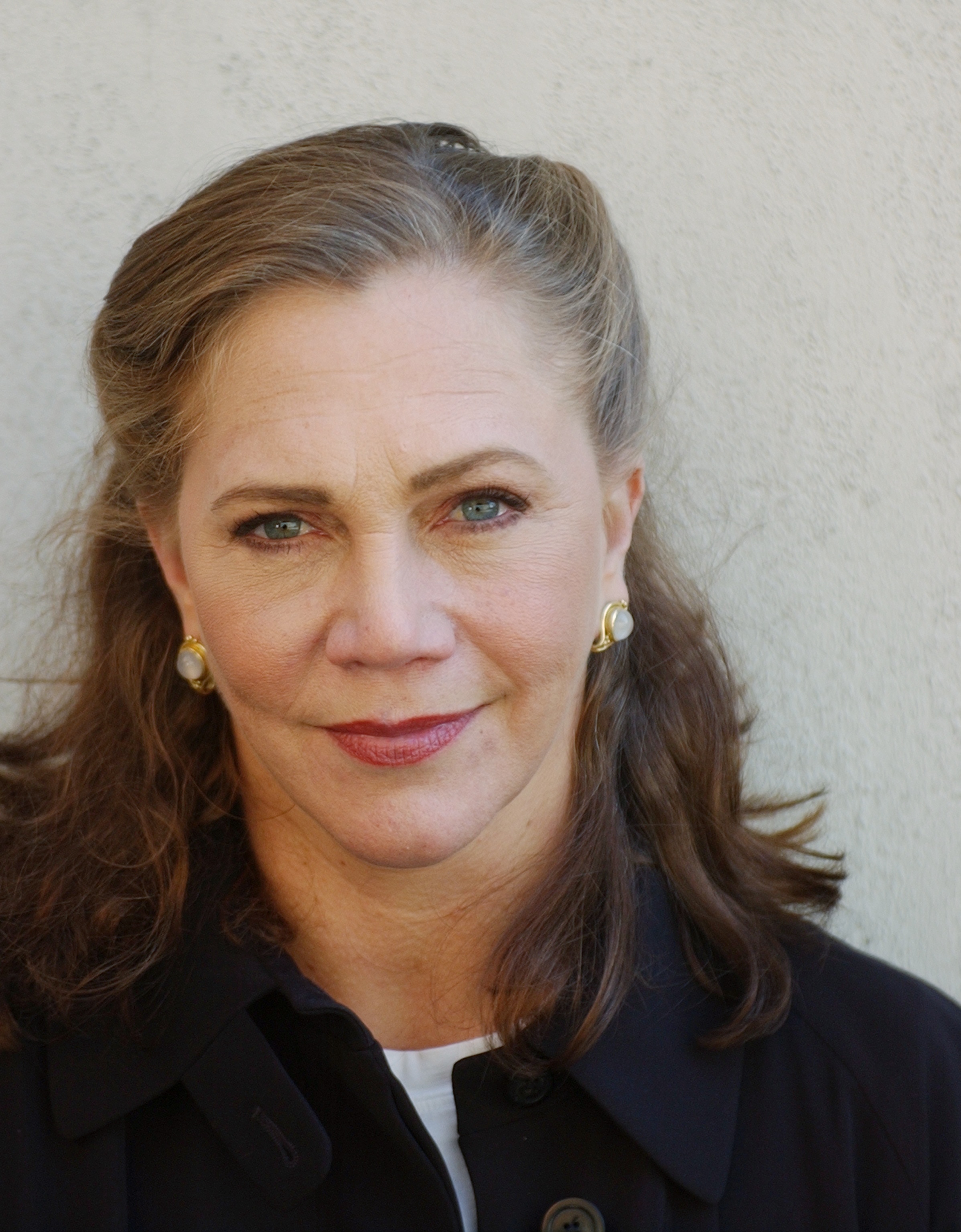 Kathleen Turner en los estudios ABC de la calle W. 66 el 19 de febrero de 2002 | Fuente: Getty Images