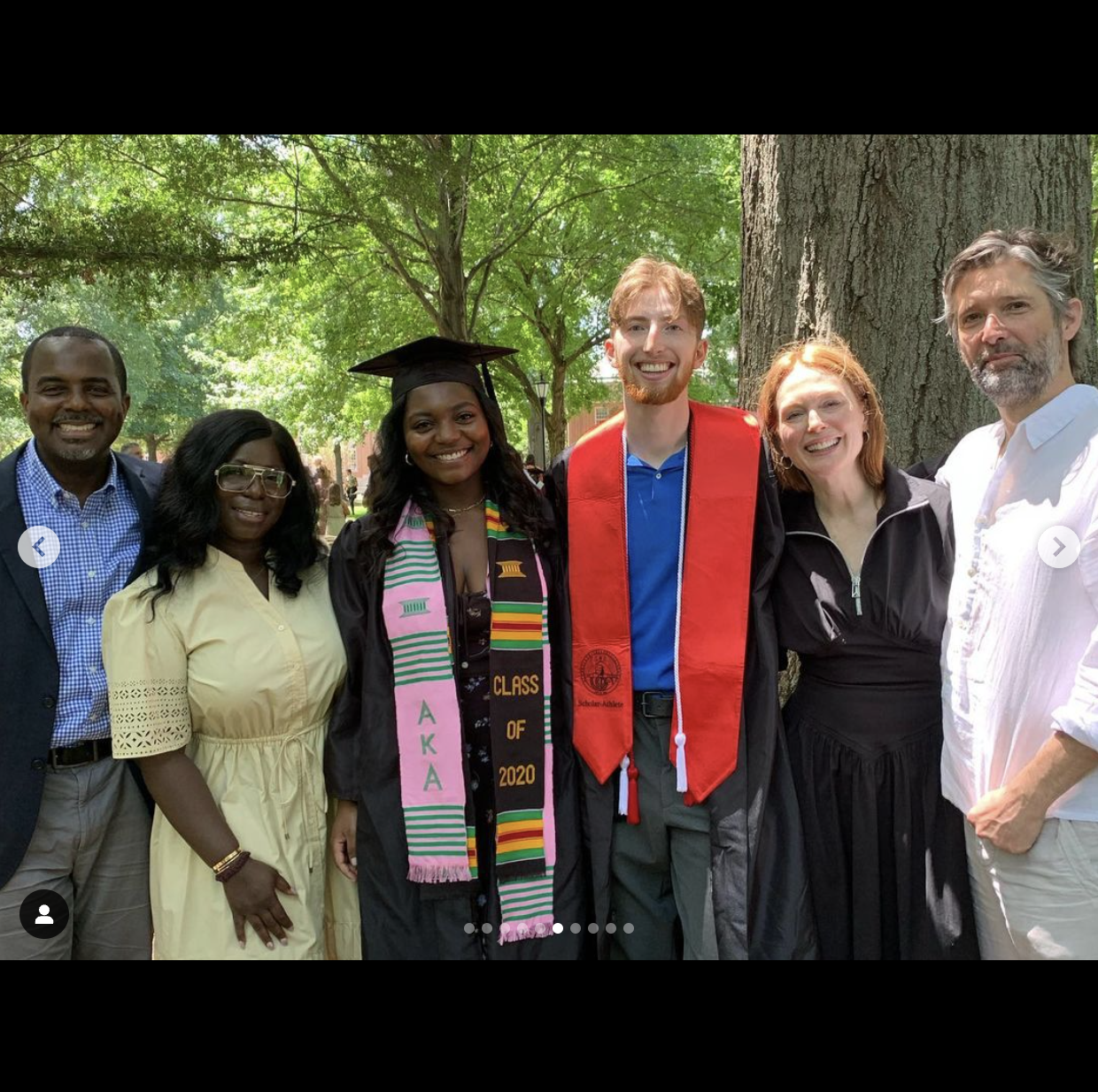 Caleb Freundlich y Kibriyaá Morgan celebrando su graduación con sus familias, como se ve en una foto compartida el 25 de mayo de 2022 | Fuente: Instagram/kikix12