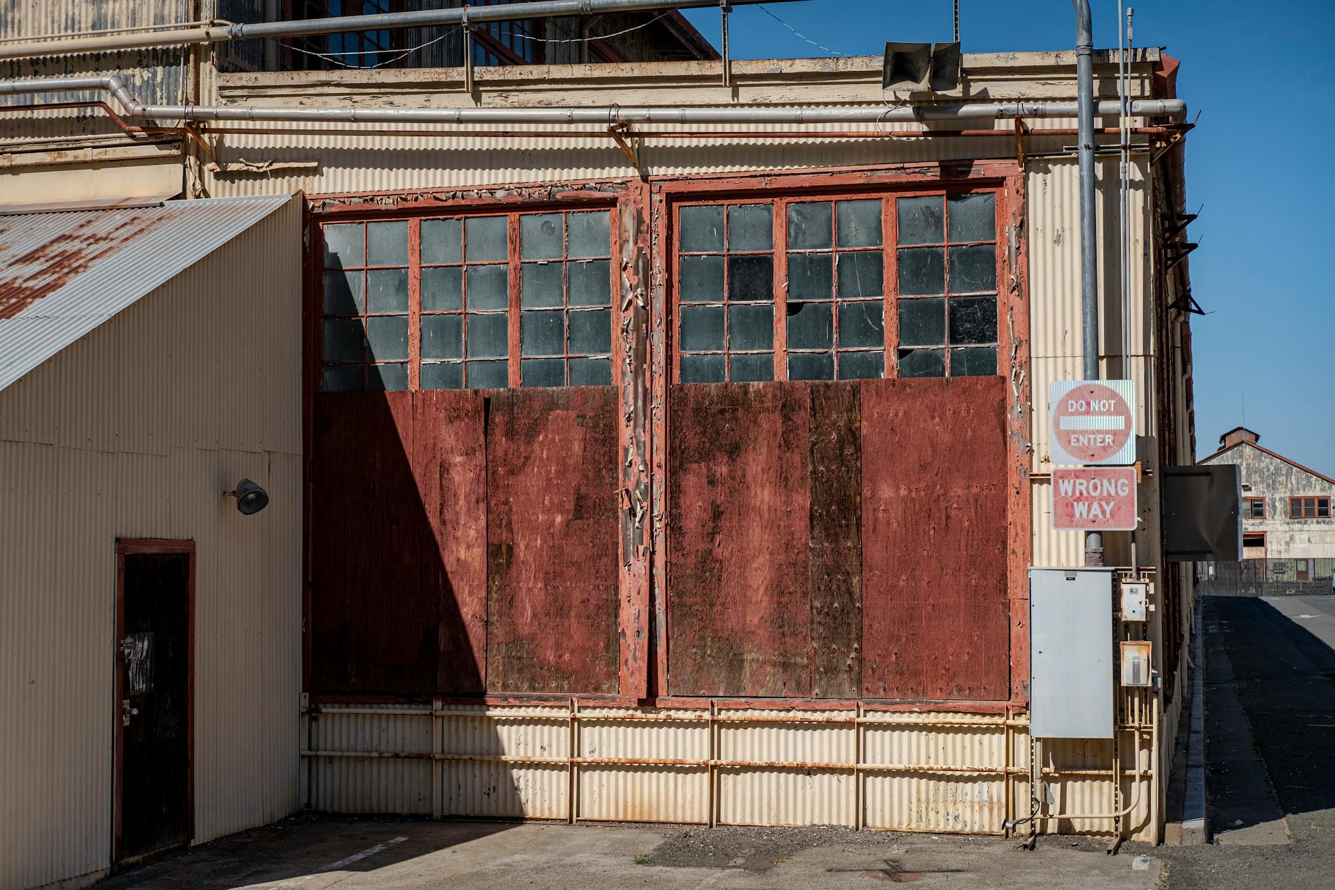 Un edificio en mal estado | Fuente: Pexels