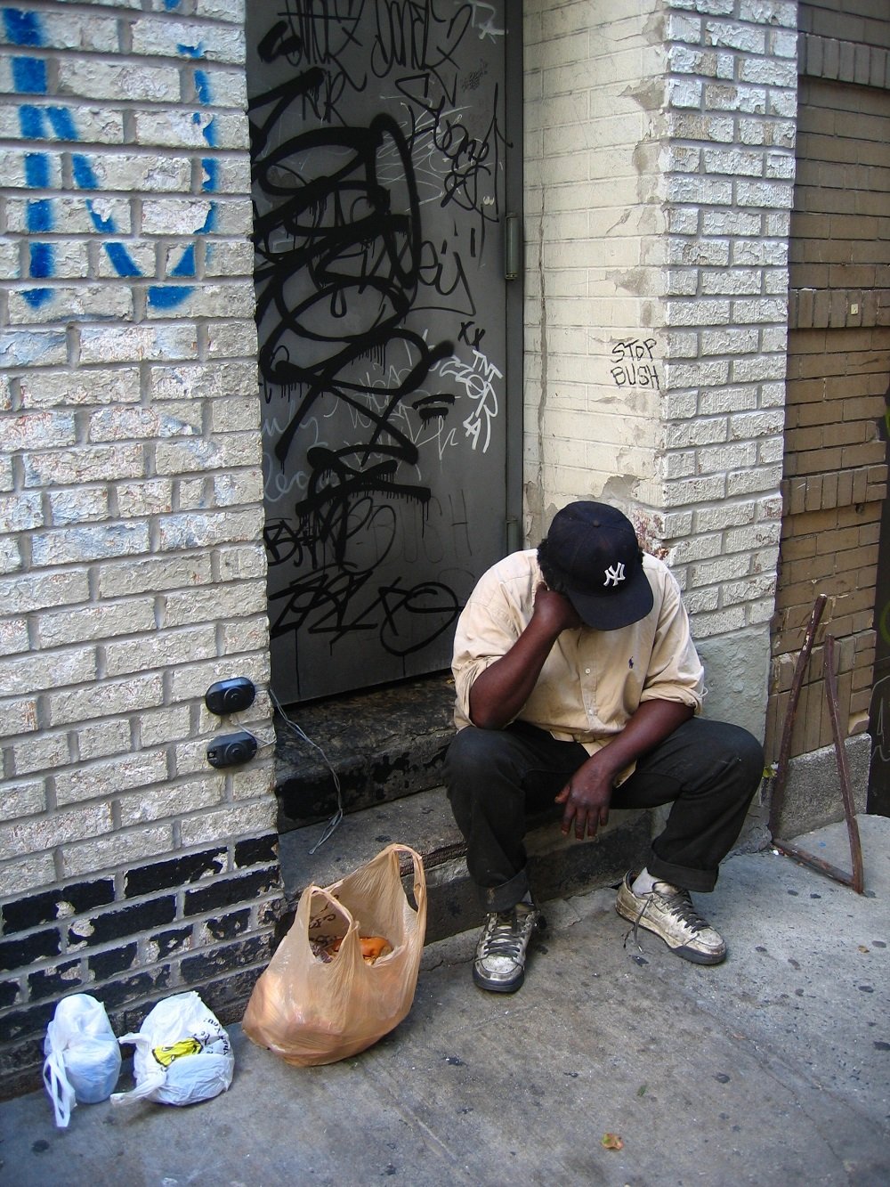 Hombre sin hogar. | Imagen: Wikimedia Commons