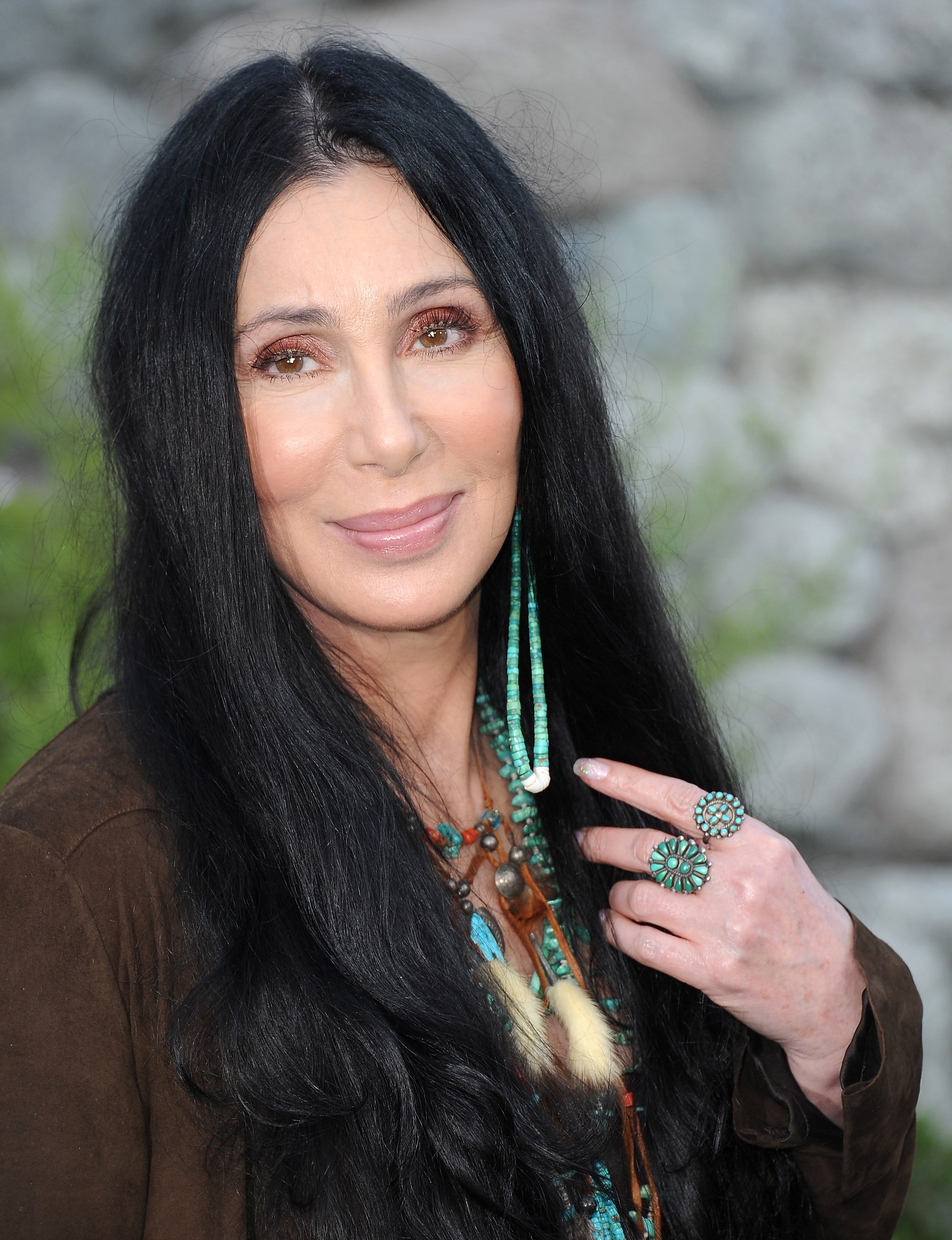Cher llega al estreno de "The Zookeeper" en el Regency Village Theatre el 6 de julio de 2011, en Los Ángeles, California. | Fuente: Getty Images