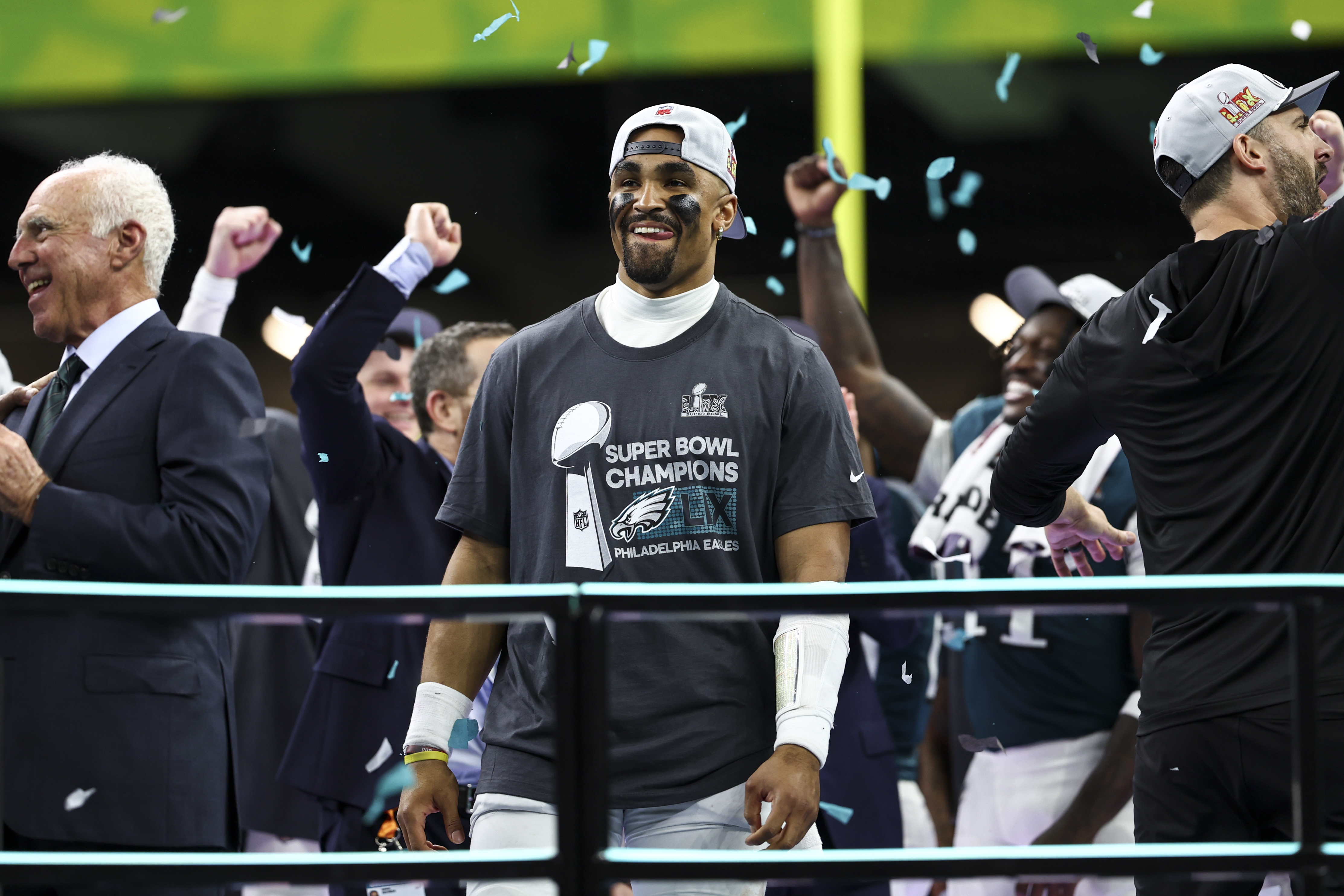 Jalen Hurts de los Philadelphia Eagles celebra después de derrotar a los Kansas City Chiefs 40-22 en el Super Bowl LIX en el Caesars Superdome en Nueva Orleans, Luisiana, el 9 de febrero de 2025 | Fuente: Getty Images