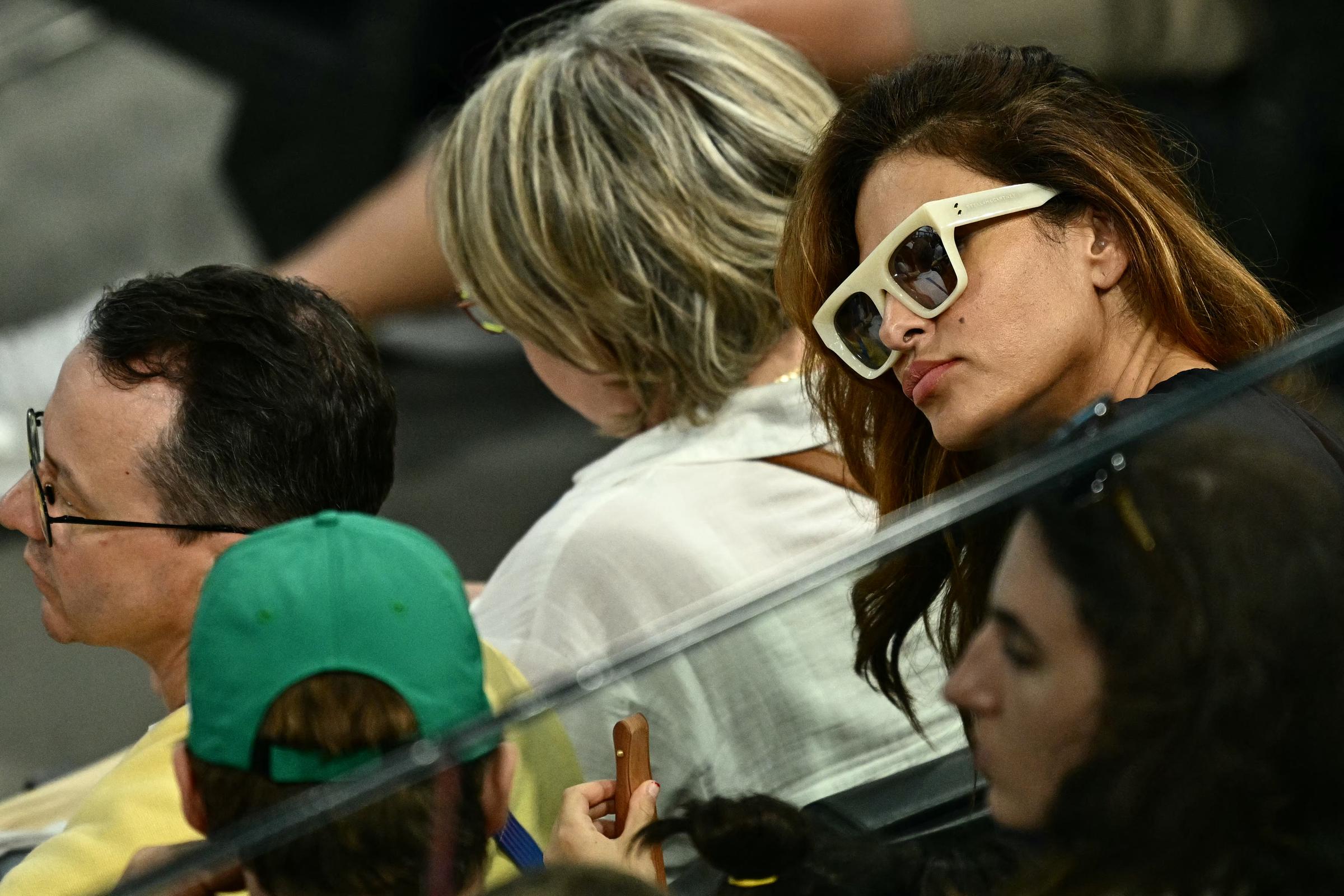 Eva Mendes asiste a la final femenina de barras asimétricas de gimnasia artística en el Bercy Arena durante los Juegos Olímpicos de París 2024 el 4 de agosto de 2024 | Fuente: Getty Images