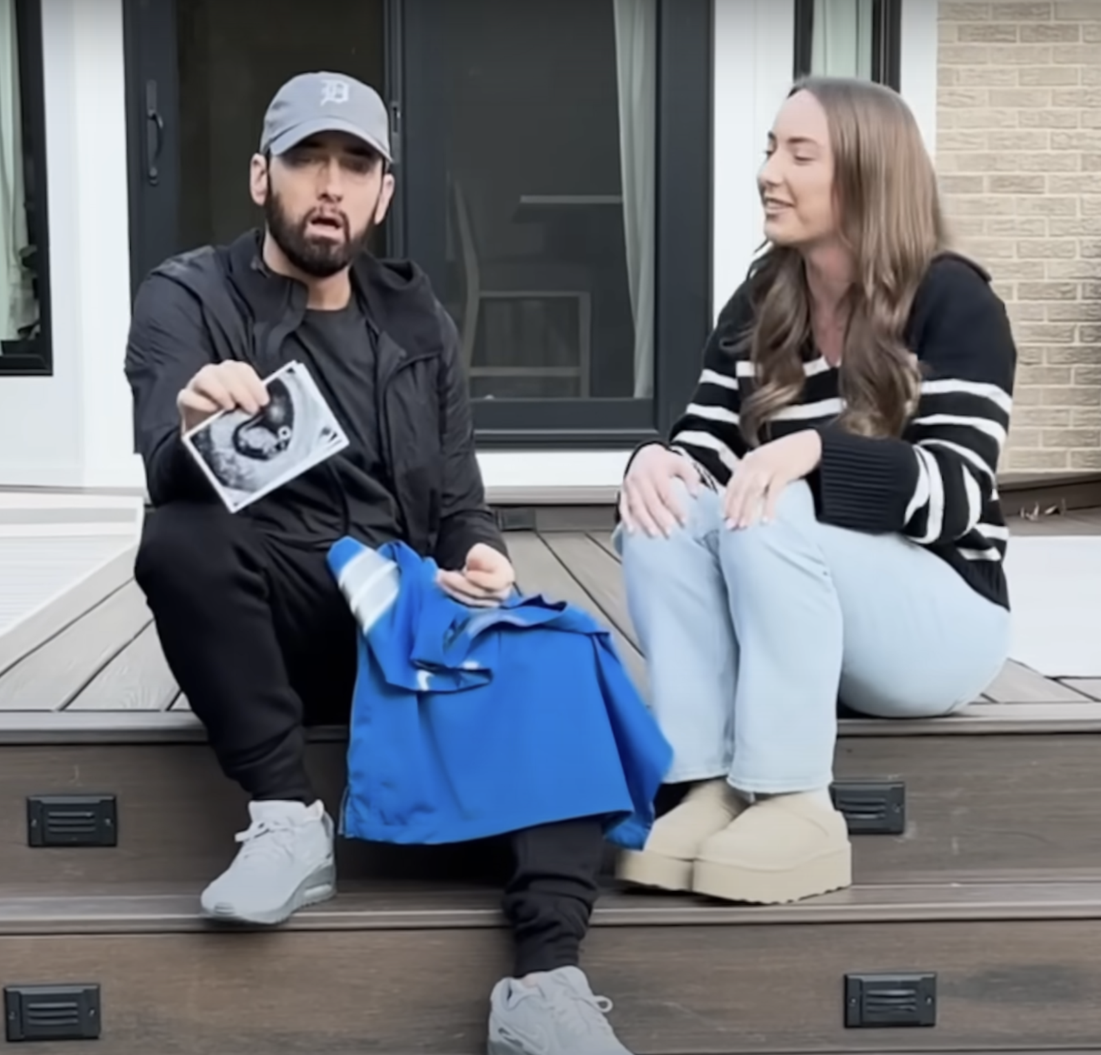 Eminem sorprendió diciendo que va a ser abuelo del primer hijo de Hailie Jade en un clip subido el 3 de octubre de 2024 | Fuente: YouTube/EminemMusic