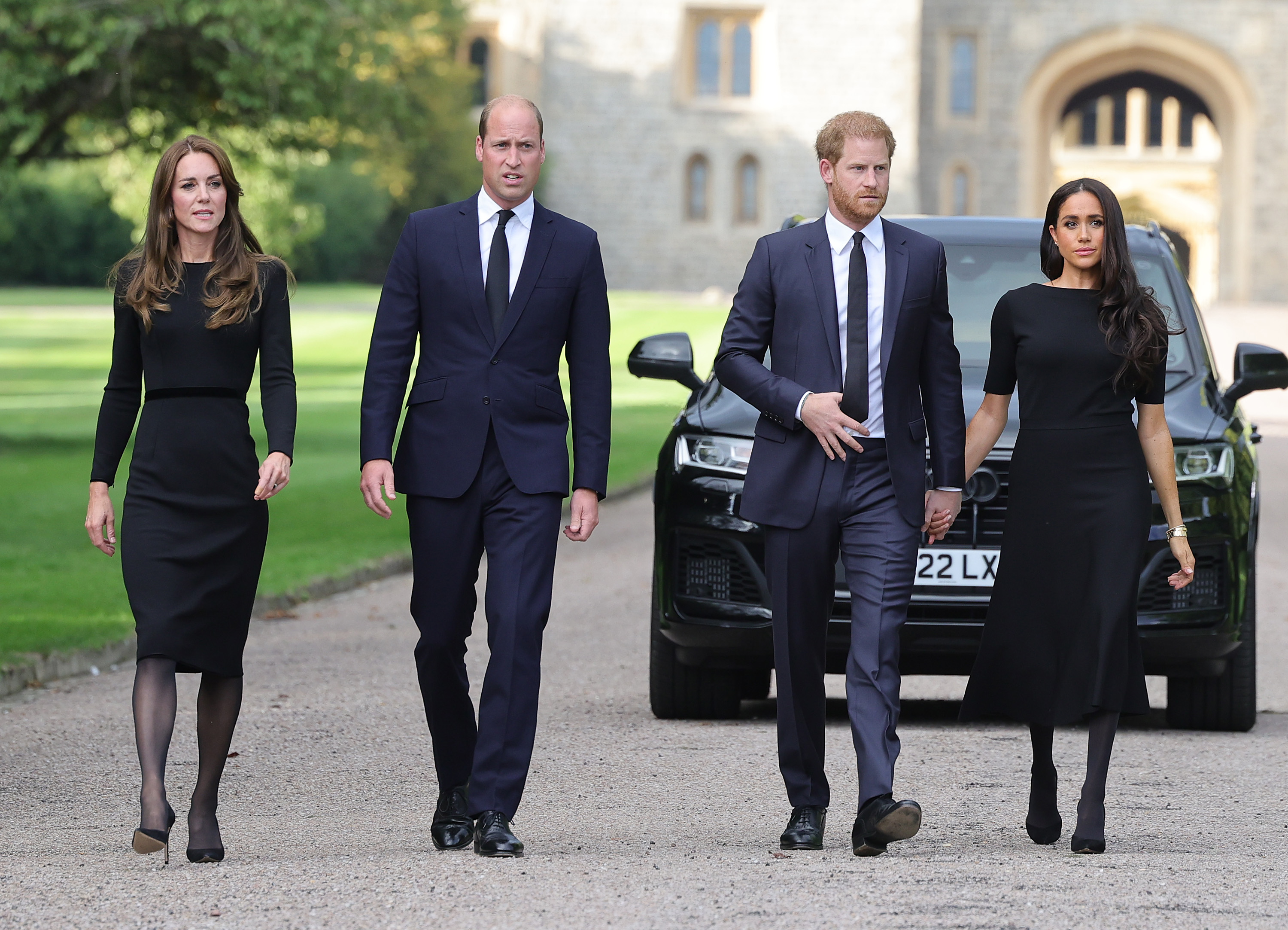 La princesa Kate, el príncipe William, el príncipe Harry y Meghan Markle fotografiados en el castillo de Windsor el 10 de septiembre de 2022, en Windsor, Inglaterra | Fuente: Getty Images