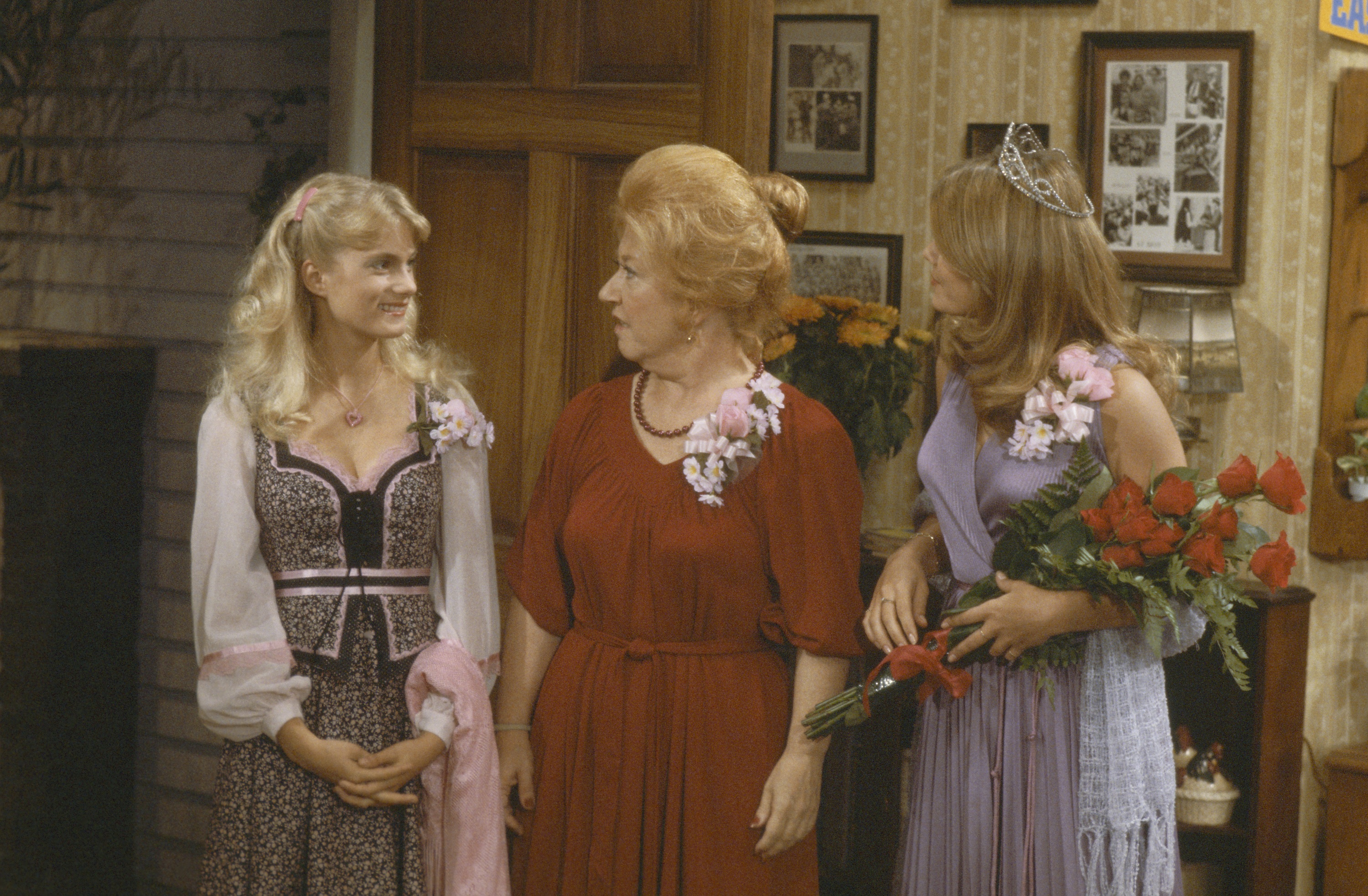 Anne Haddock, Charlotte Rae and Lisa Whelchel en el plató de "The Facts of Life", 1979 | Fuente: Getty Images