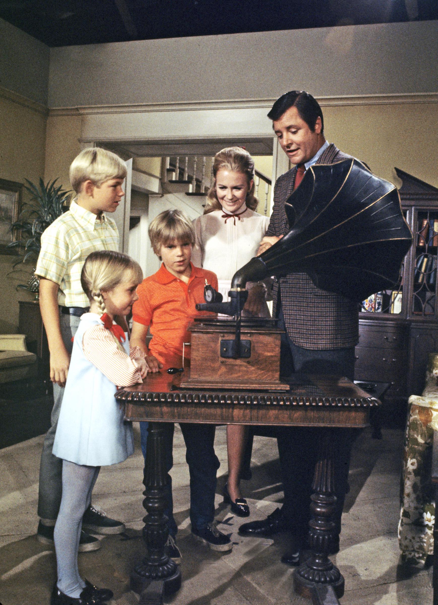 David Doremus (Hal), Kim Richards (Prudence), Trent Lehman (Butch), Juliet Mills (Nanny) y Richard Long (El Profesor), del 18 de diciembre de 1970 | Fuente: Getty Images