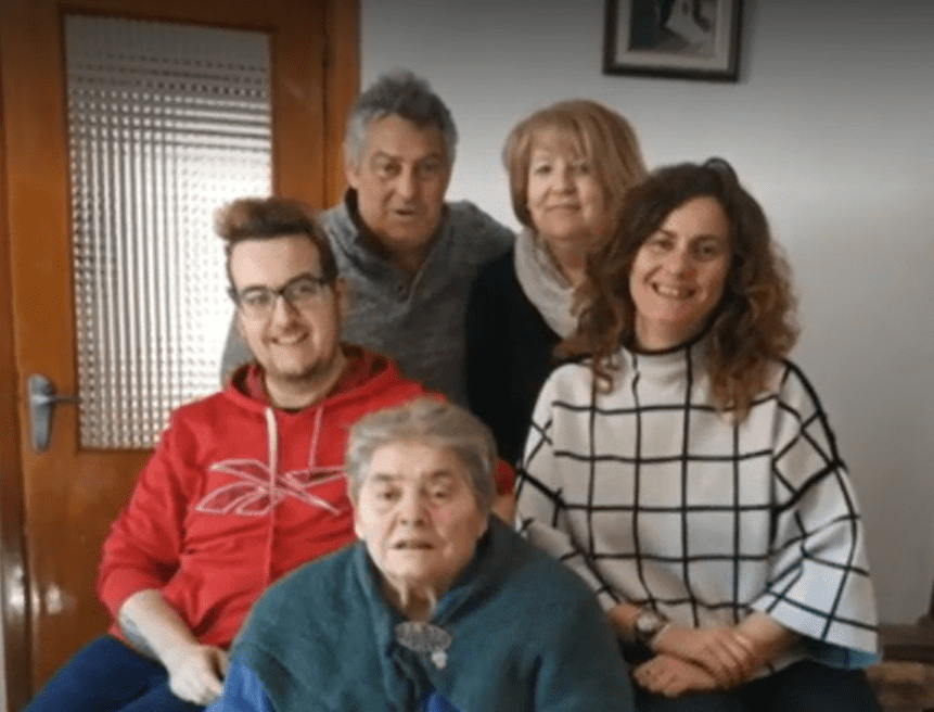 José Padilla y su familia. | Foto: Mediaset España/Cuatro