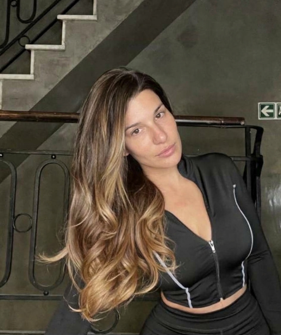 Así se vería Charlotte Caniggia en la actualidad si no se hubiera hecho retoques estéticos, según la Inteligencia Artificial | Fuente: Gemini