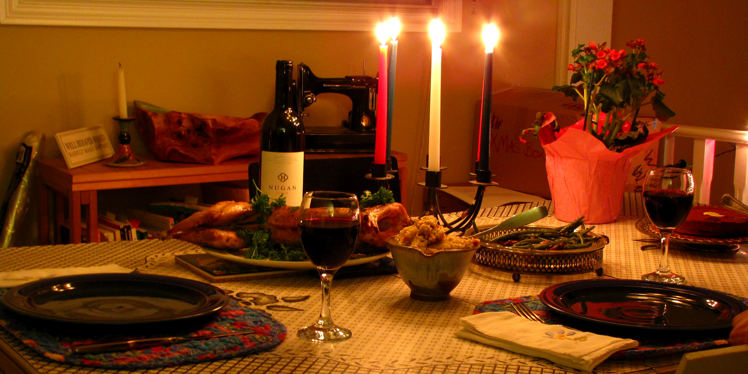 Una cena romántica | Foto: Flickr.com/eileenmak (CC BY 2.0)