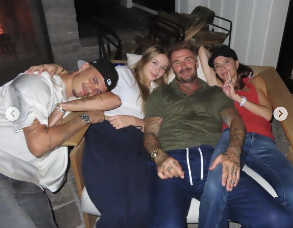 Romeo James, Harper Seven, David Beckham y Victoria Beckham, en una foto del 28 de agosto de 2024 | Fuente: Instagram/victoriabeckham